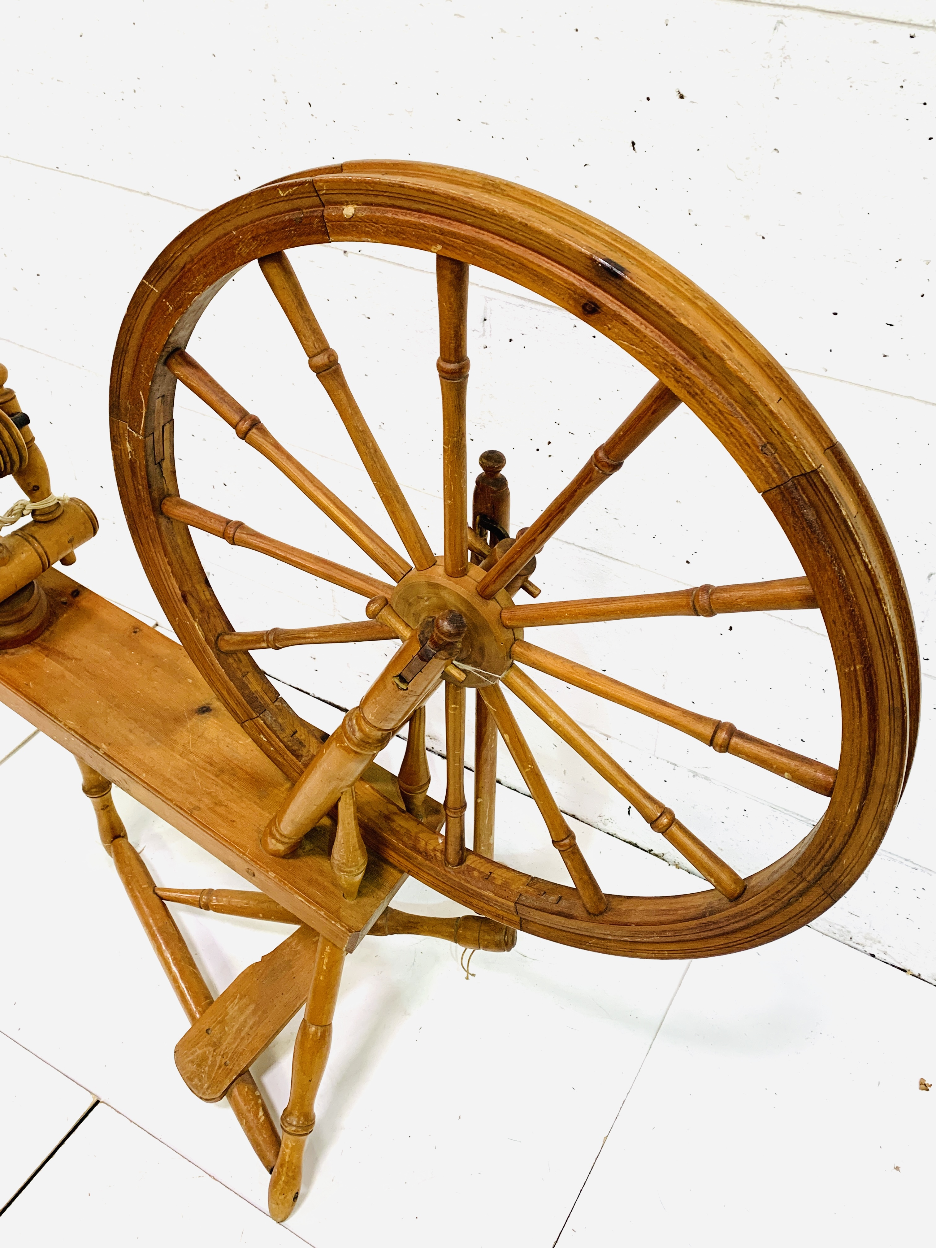 A full-size spinning wheel - Image 6 of 6