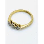 18ct gold 3 diamond ring
