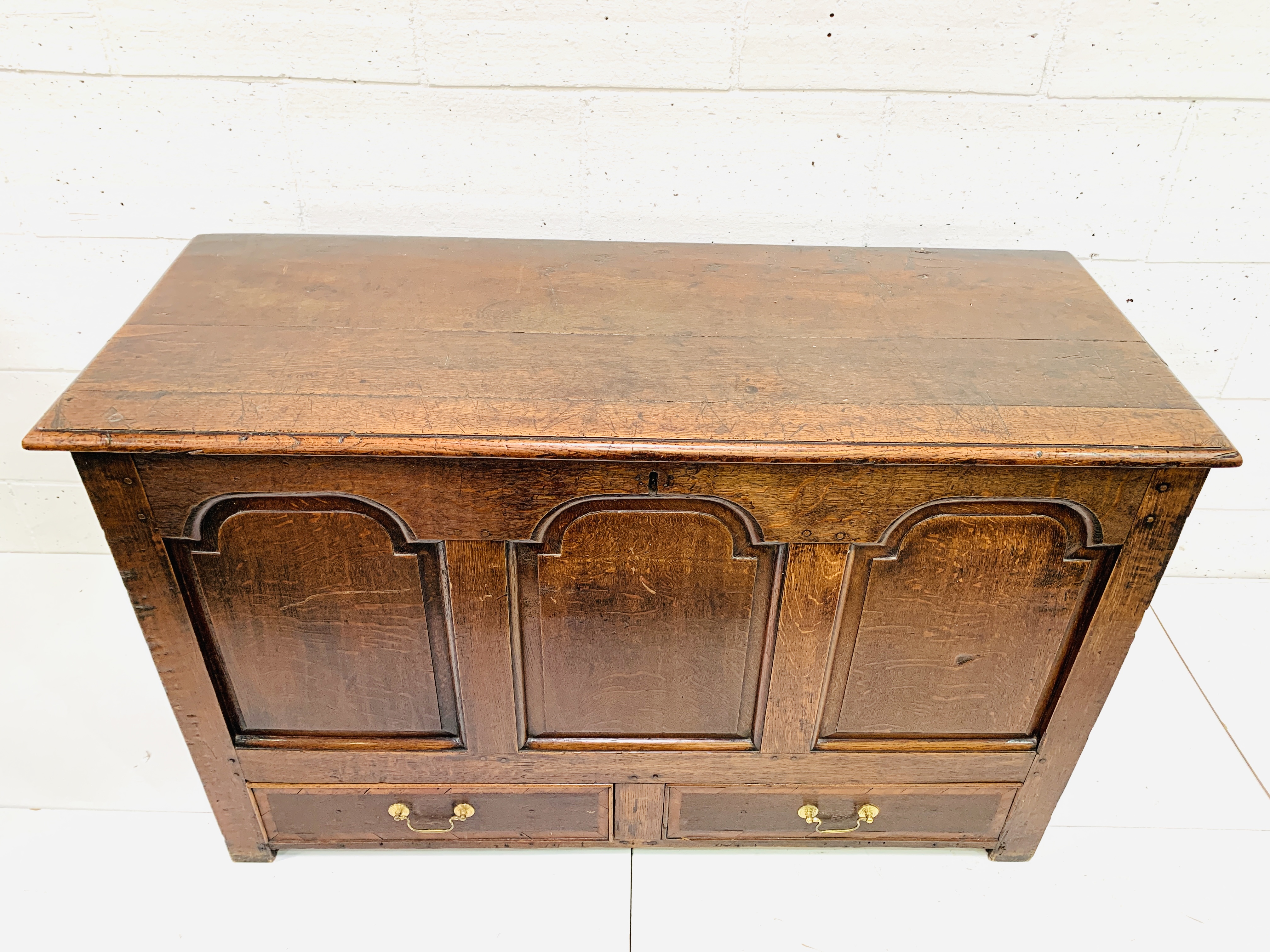 19th century oak monk's chest - Image 5 of 7