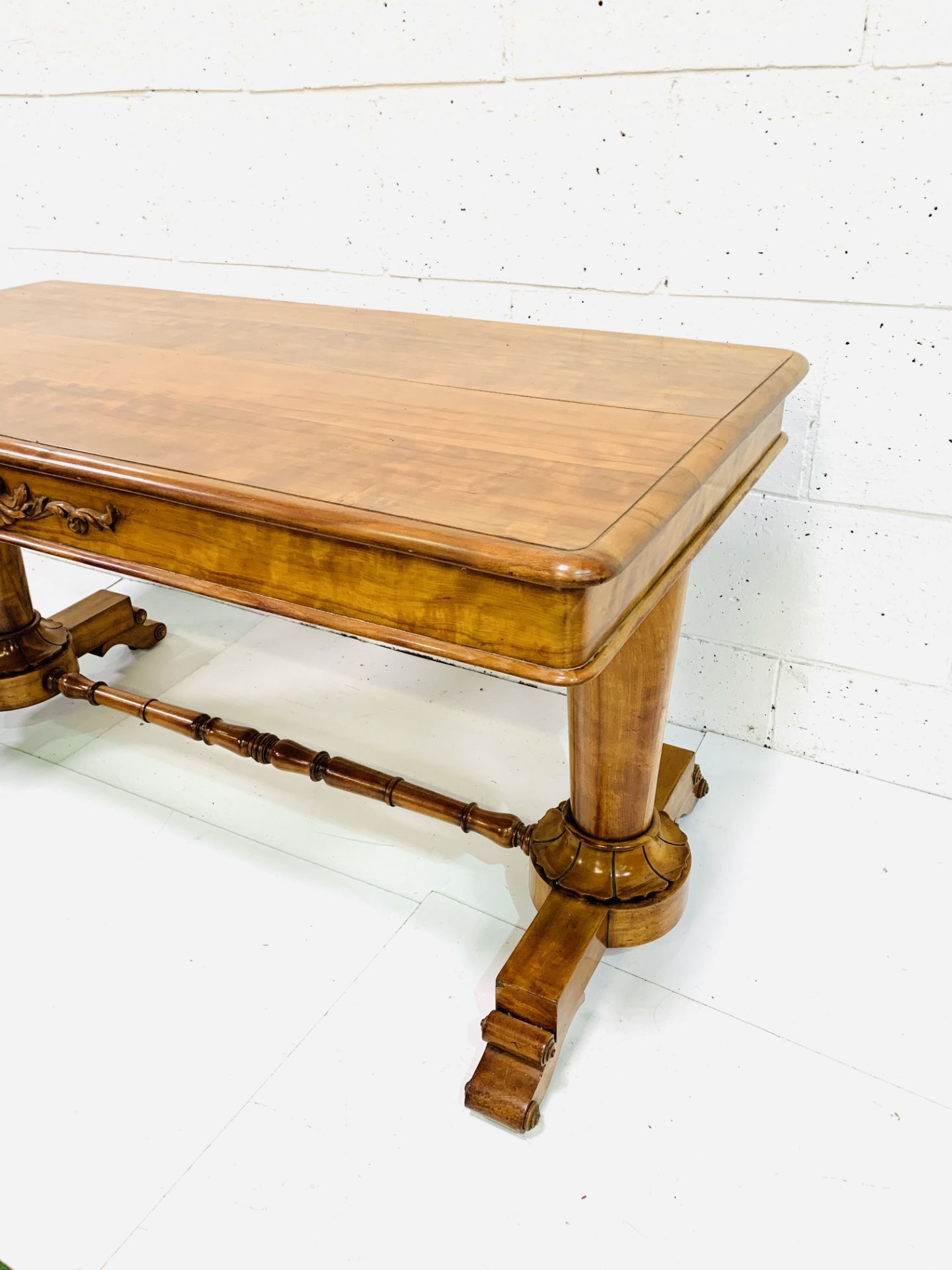 Hardwood table - Image 5 of 5
