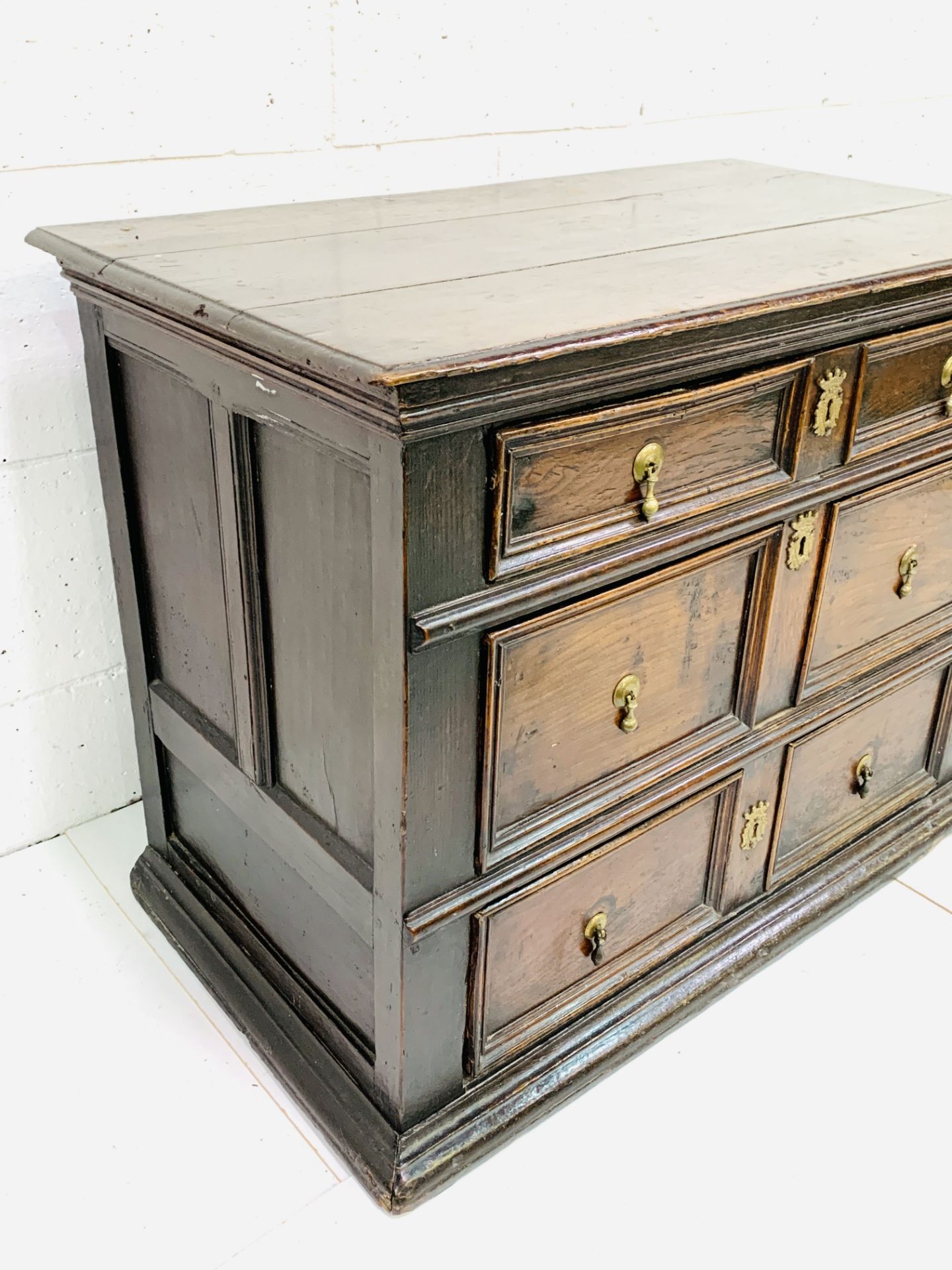 Early 18th Century oak chest of three drawers - Image 9 of 9