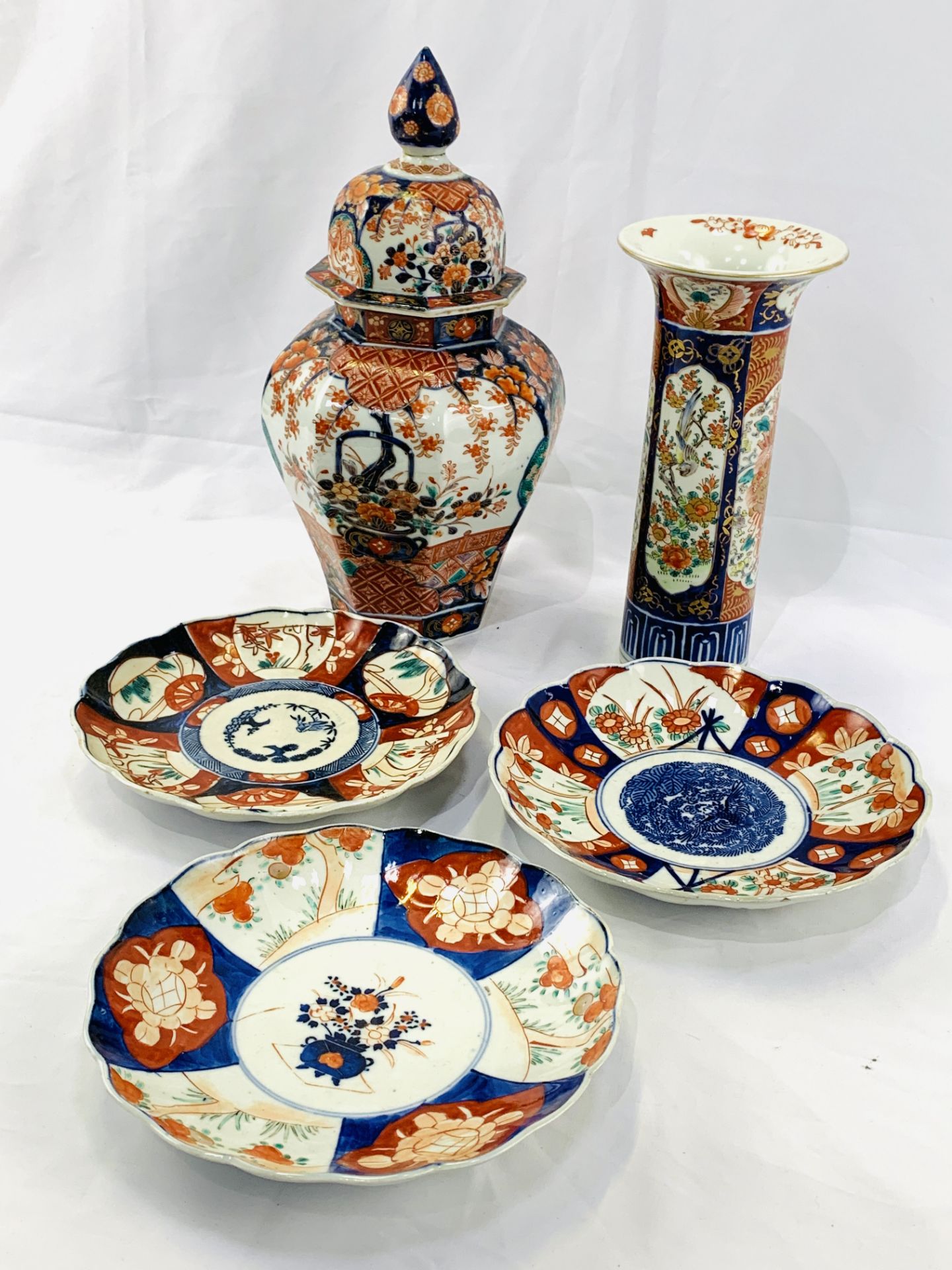 Large lidded Imari jar, Imari vase, and three Imari plates - Image 6 of 6