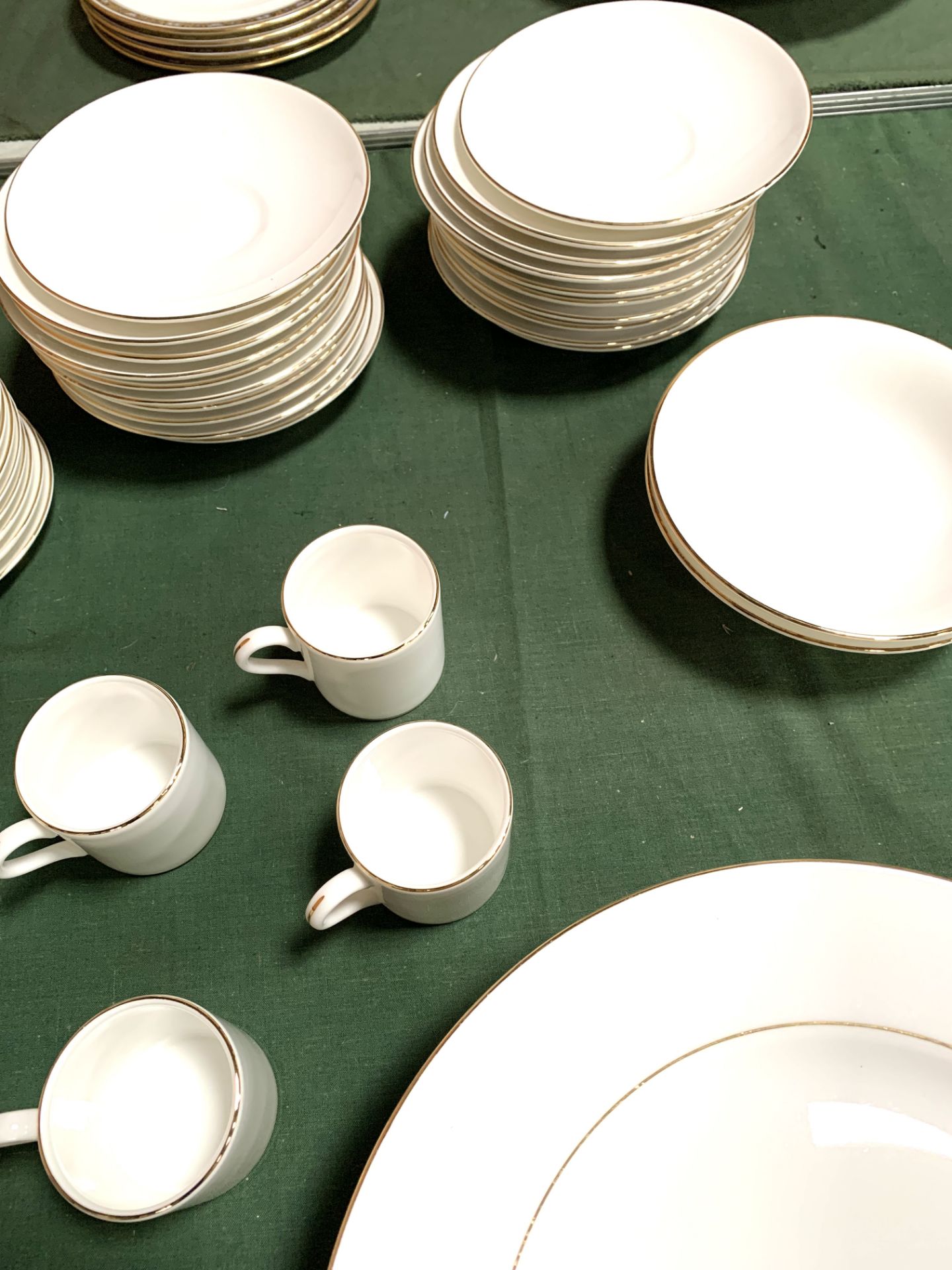 Approximately 160 pieces of Wedgwood 'Signet' white and gold rimmed dinnerware - Image 4 of 7