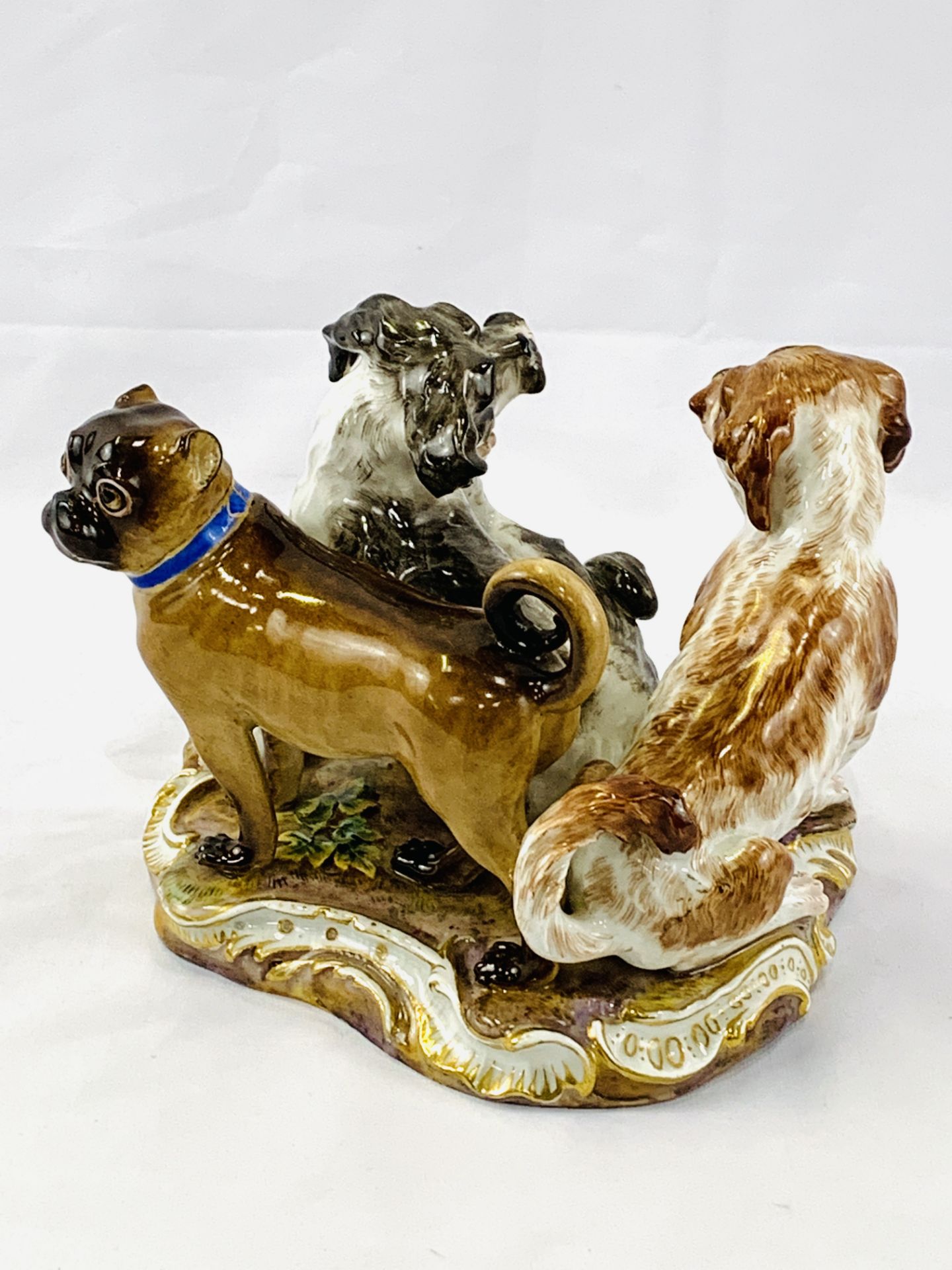 An early 19th-Century Meissen porcelain figure of a group of three dogs - Image 5 of 5