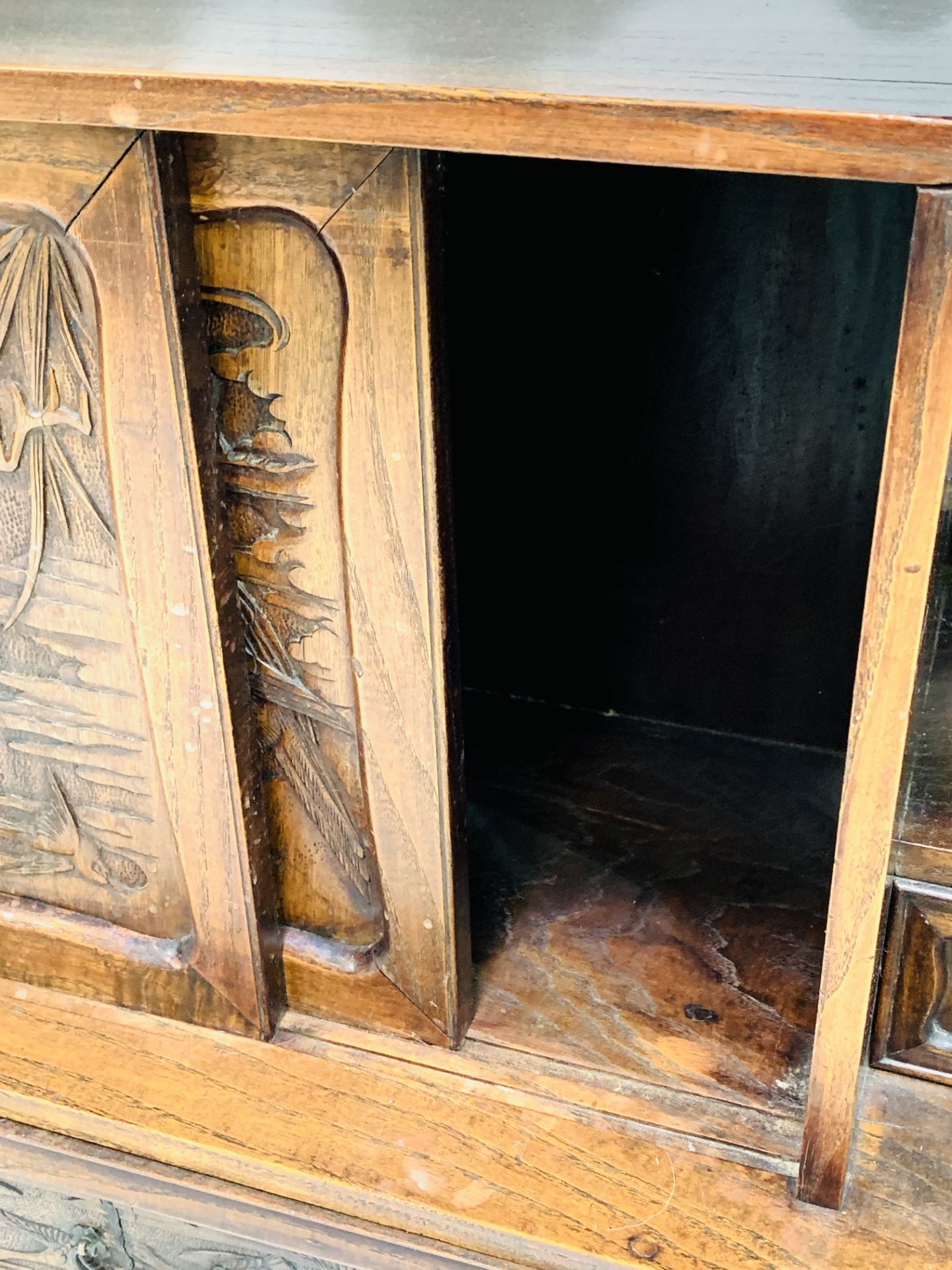 A carved hardwood Japanese cabinet - Image 6 of 6