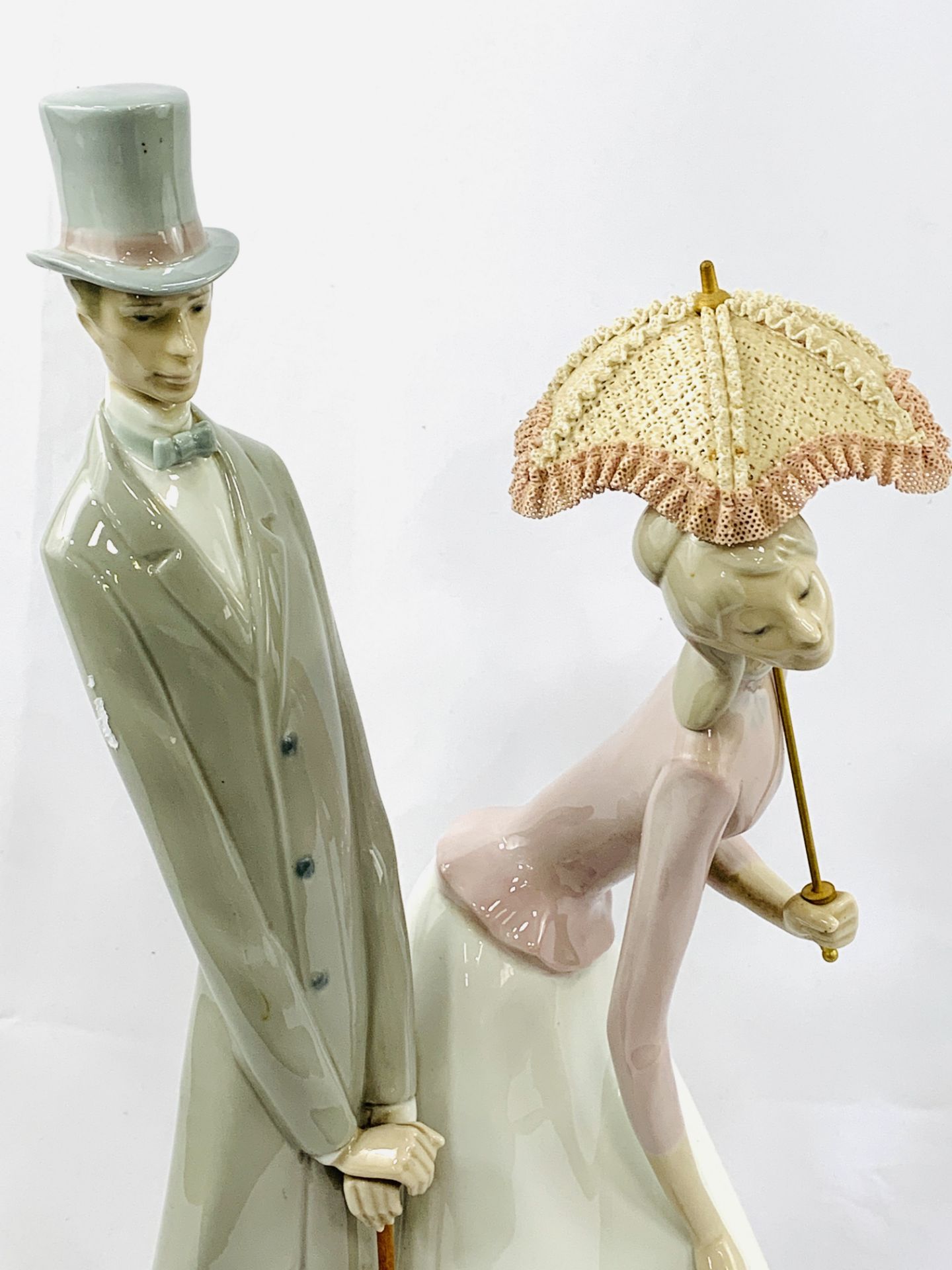 A large Lladro porcelain ornament "Group with parasol" - Image 4 of 5