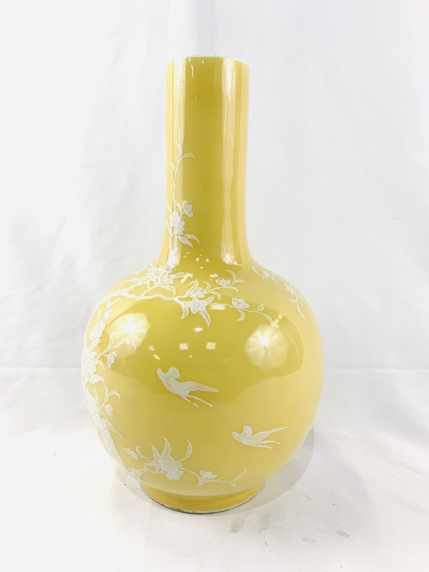 Yellow globe shaped vase - Image 4 of 6