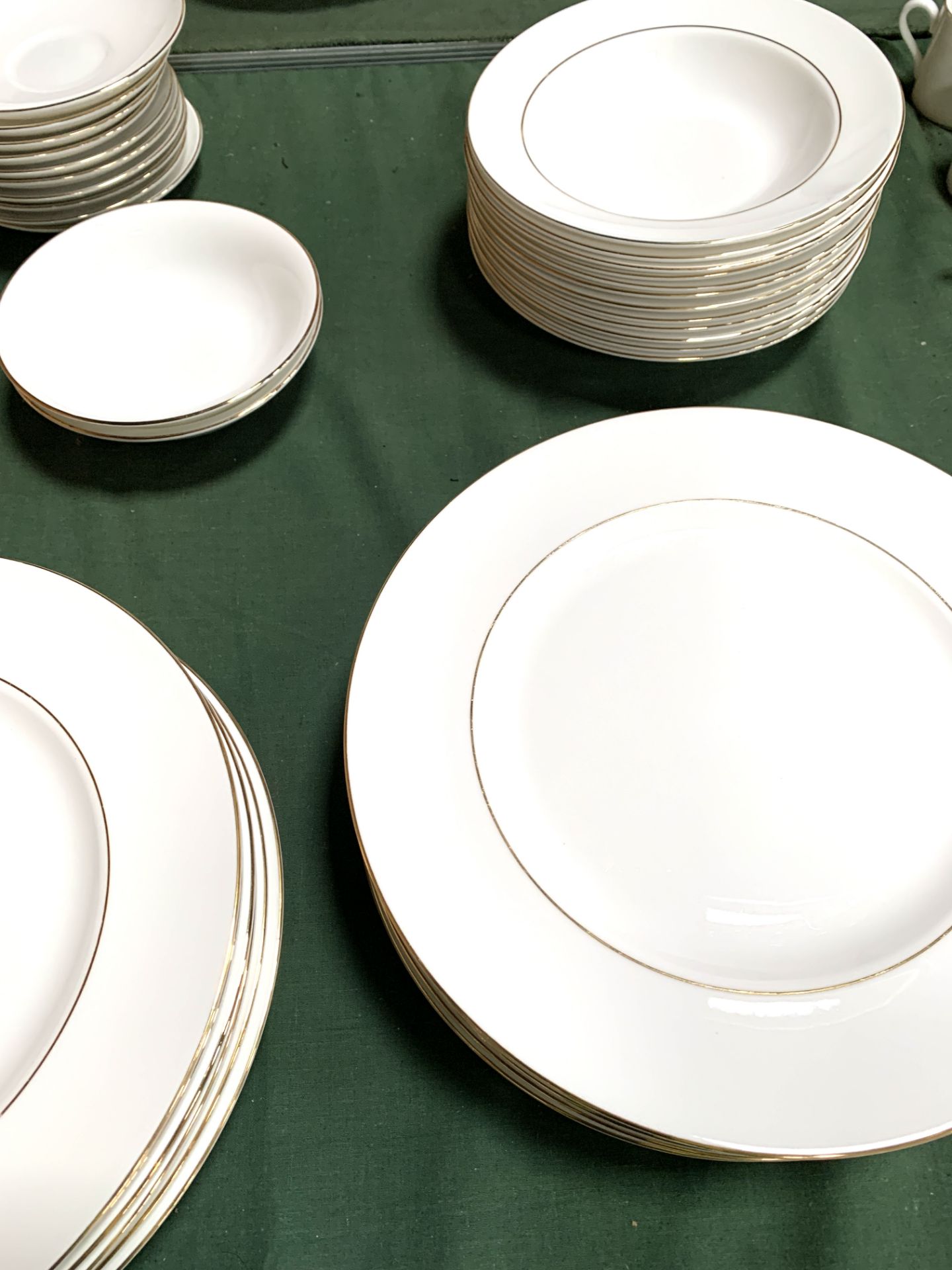 Approximately 160 pieces of Wedgwood 'Signet' white and gold rimmed dinnerware - Image 5 of 7