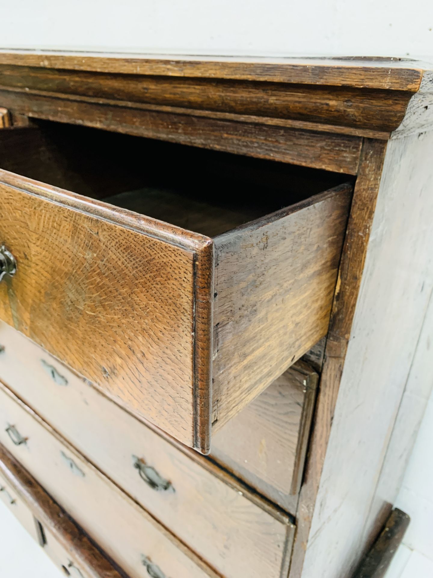 18th century oak chest of drawers - Image 6 of 6