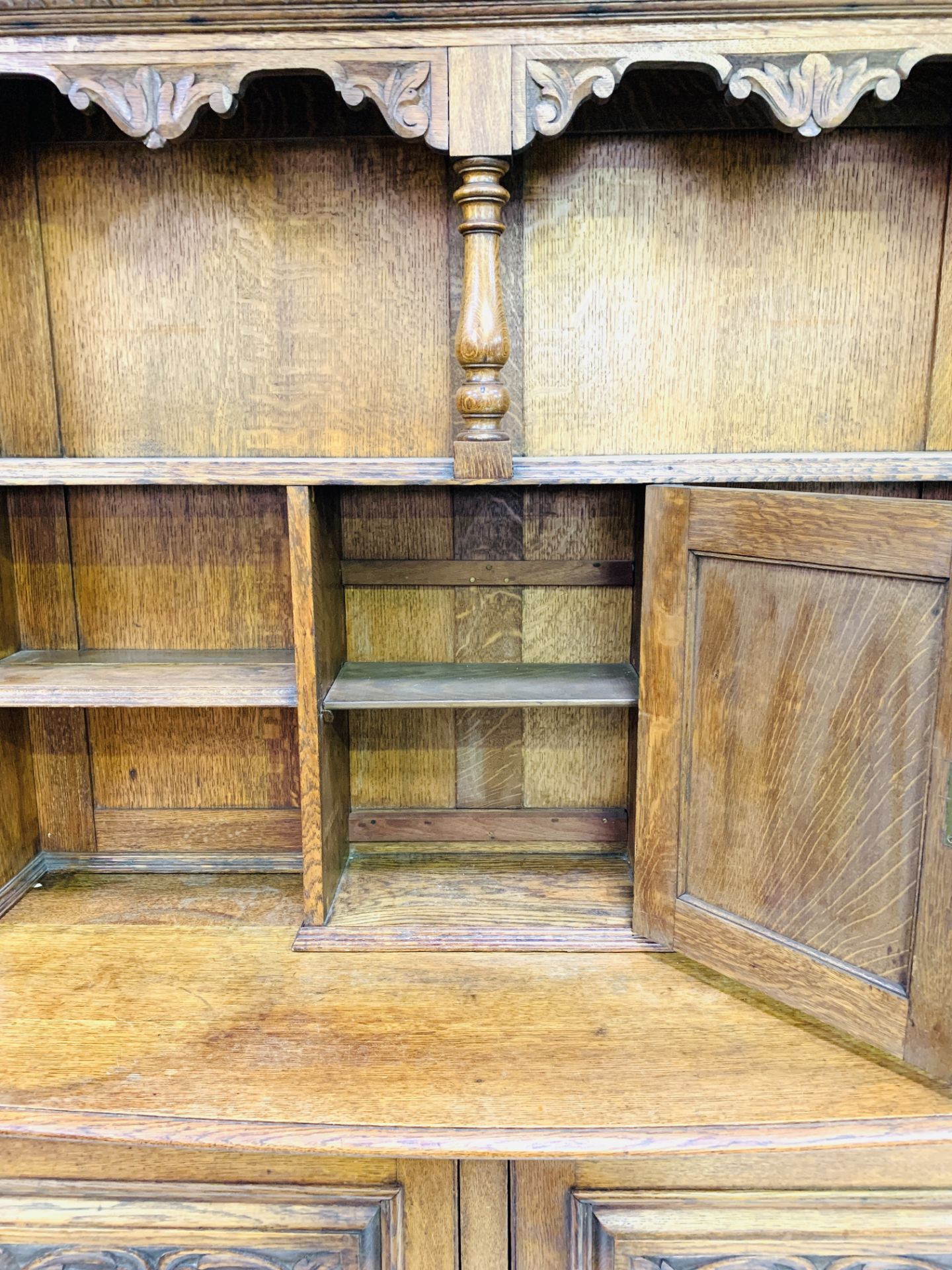 Oak Arts and Crafts dresser - Image 6 of 9