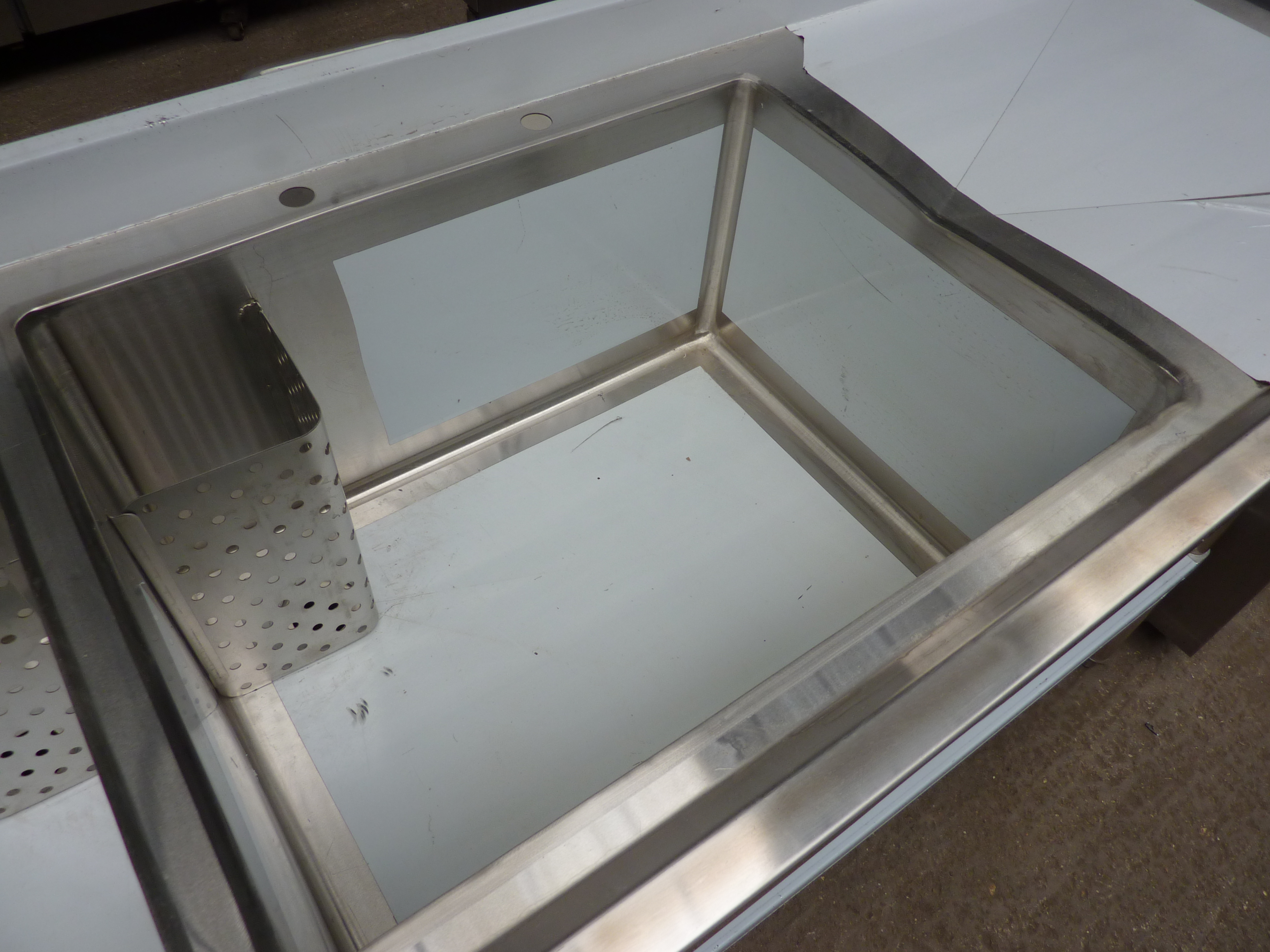 Double bowl/double drainer sink with under shelf - Image 2 of 2