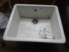 Ceramic single drainer basin