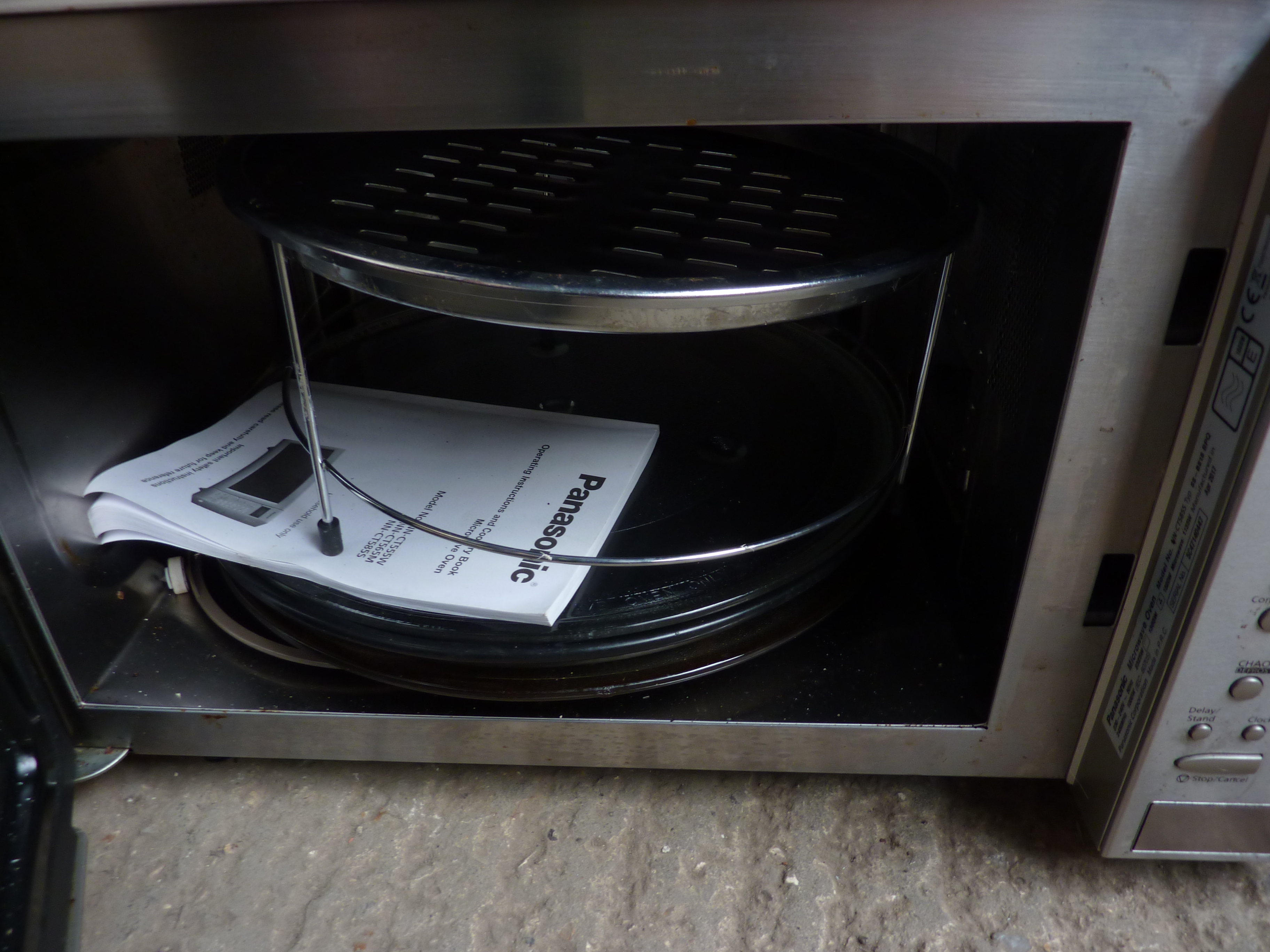 Panasonic MN-CT585S microwave oven - Image 2 of 2