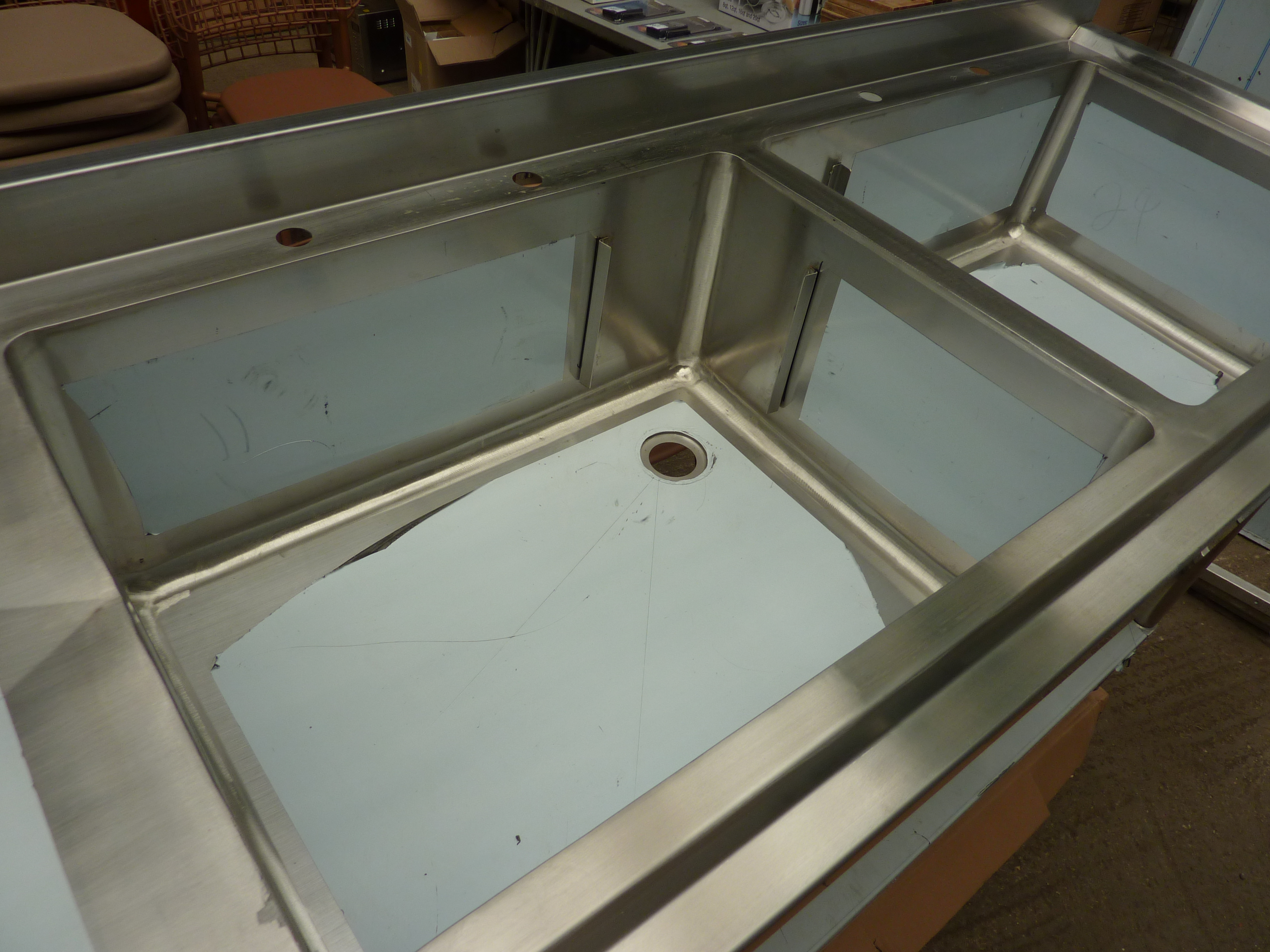 Double bowl left hand sink and drainer with undershelf - Image 2 of 2