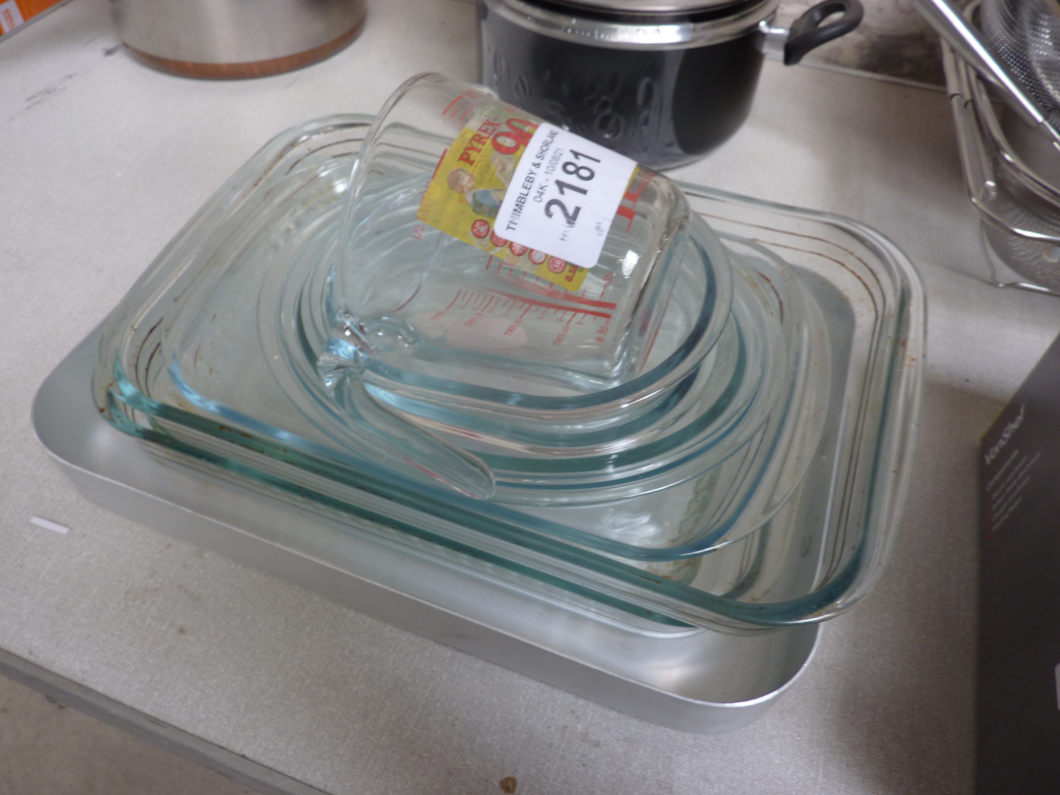 Quantity of Pyrex