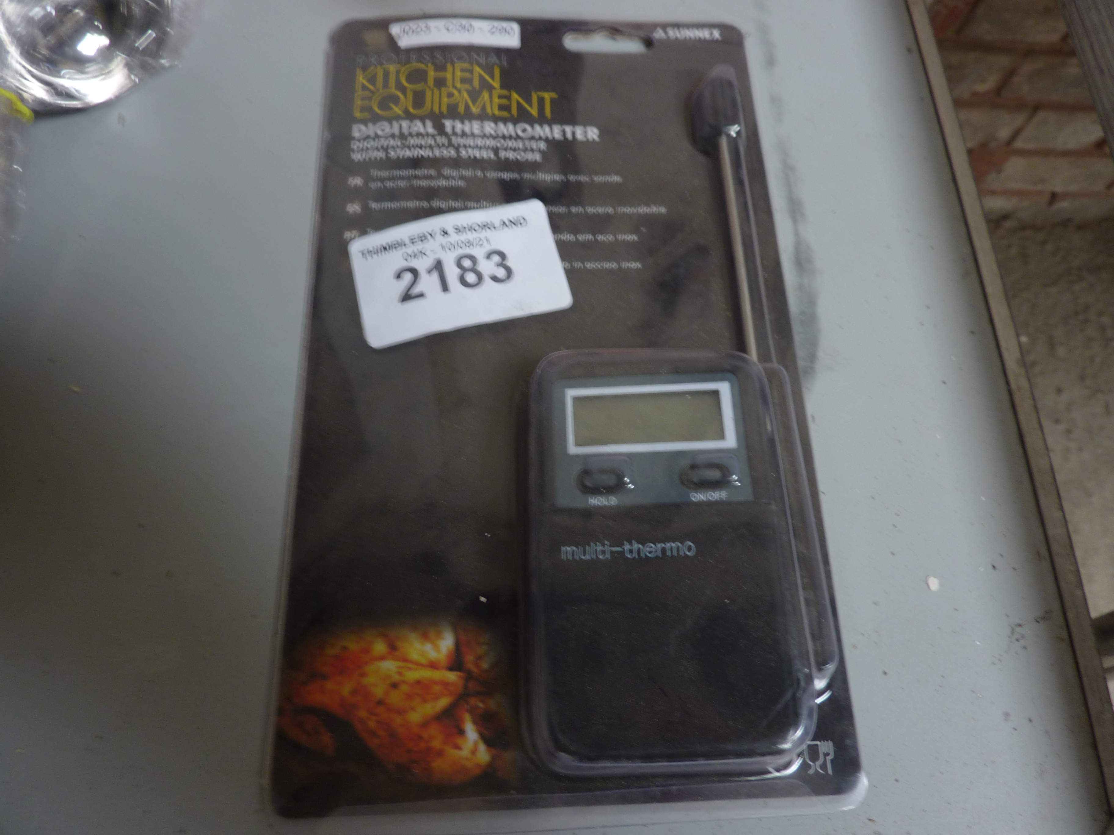 Digital thermometer