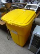 Rubbermaid bin