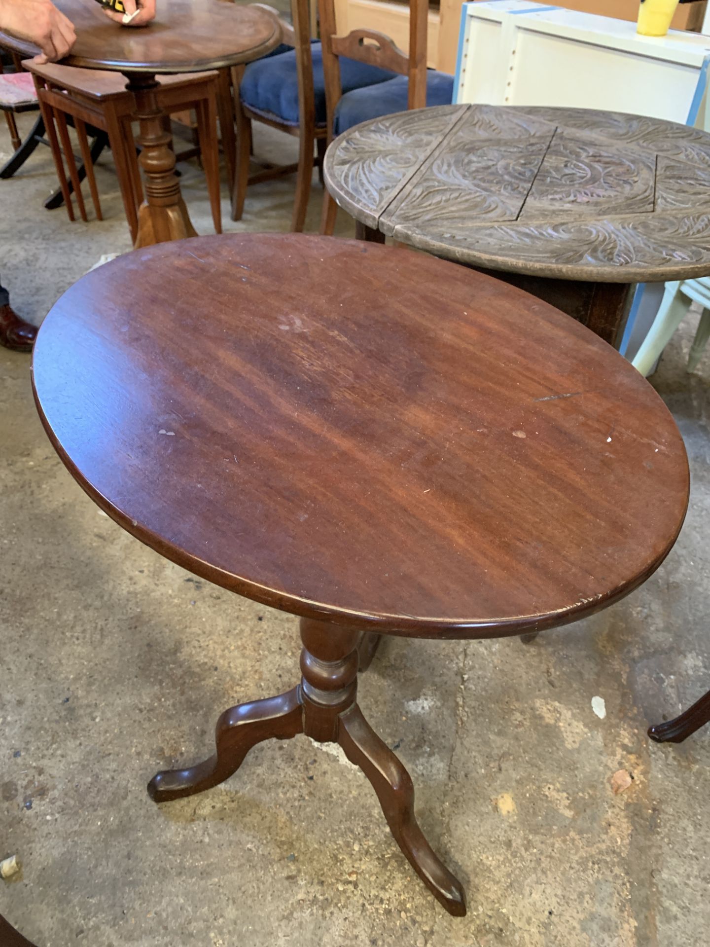 Table with circular top and two tilt top tables - Bild 6 aus 9