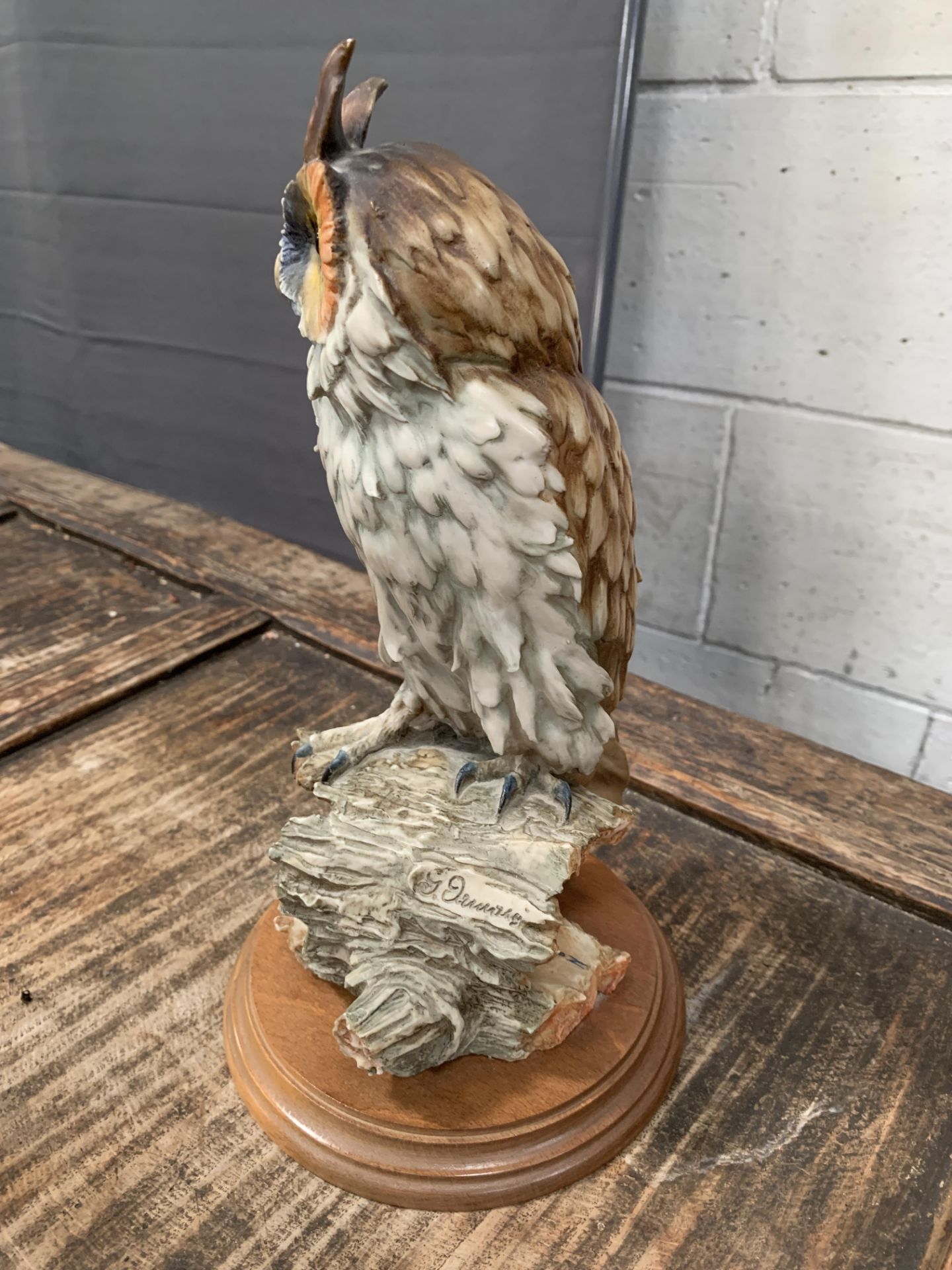 Resin model of an owl on wooden base, signed by artist - Image 2 of 4