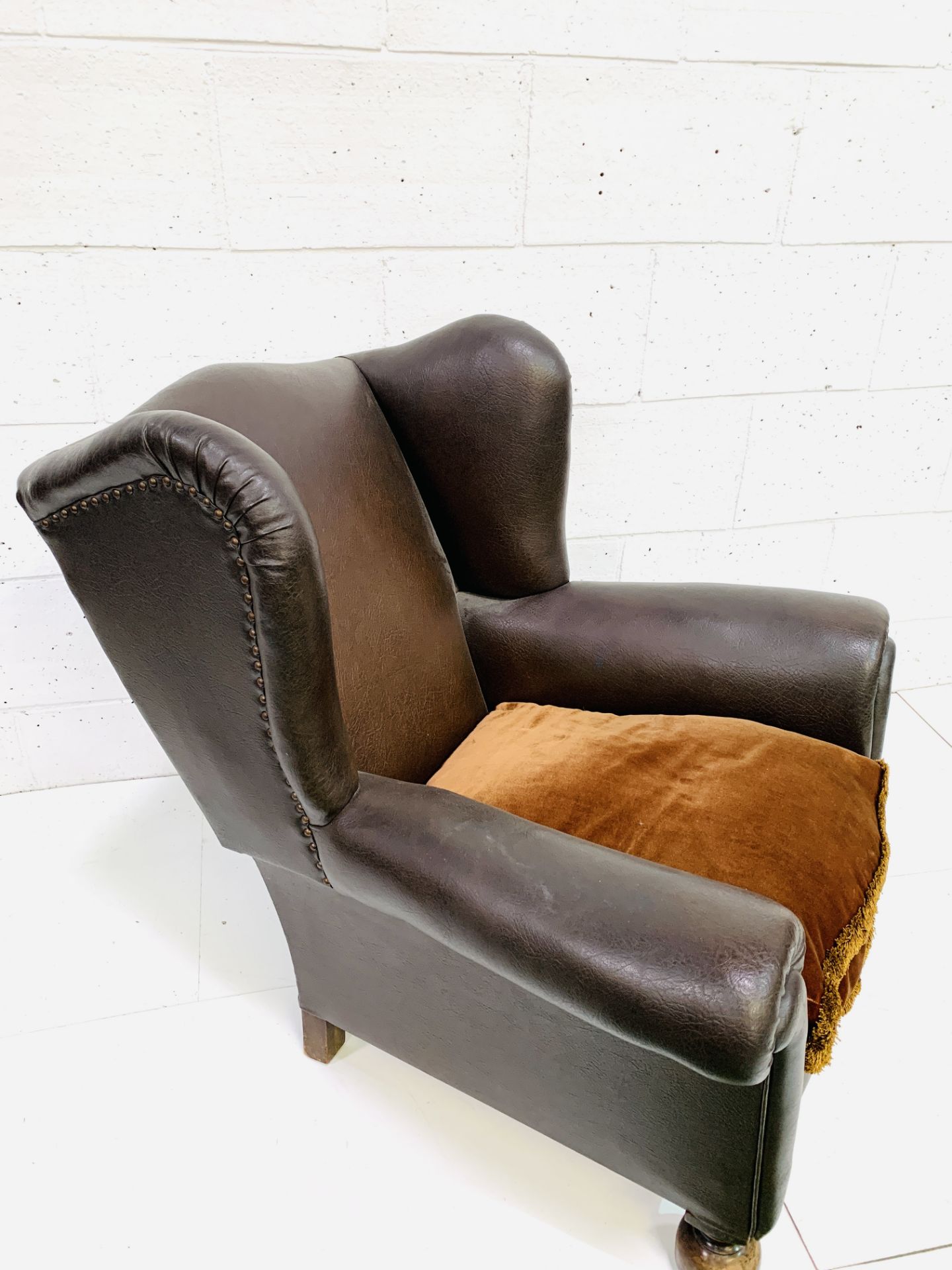 Dark brown faux leather deep wing back armchair - Bild 5 aus 5