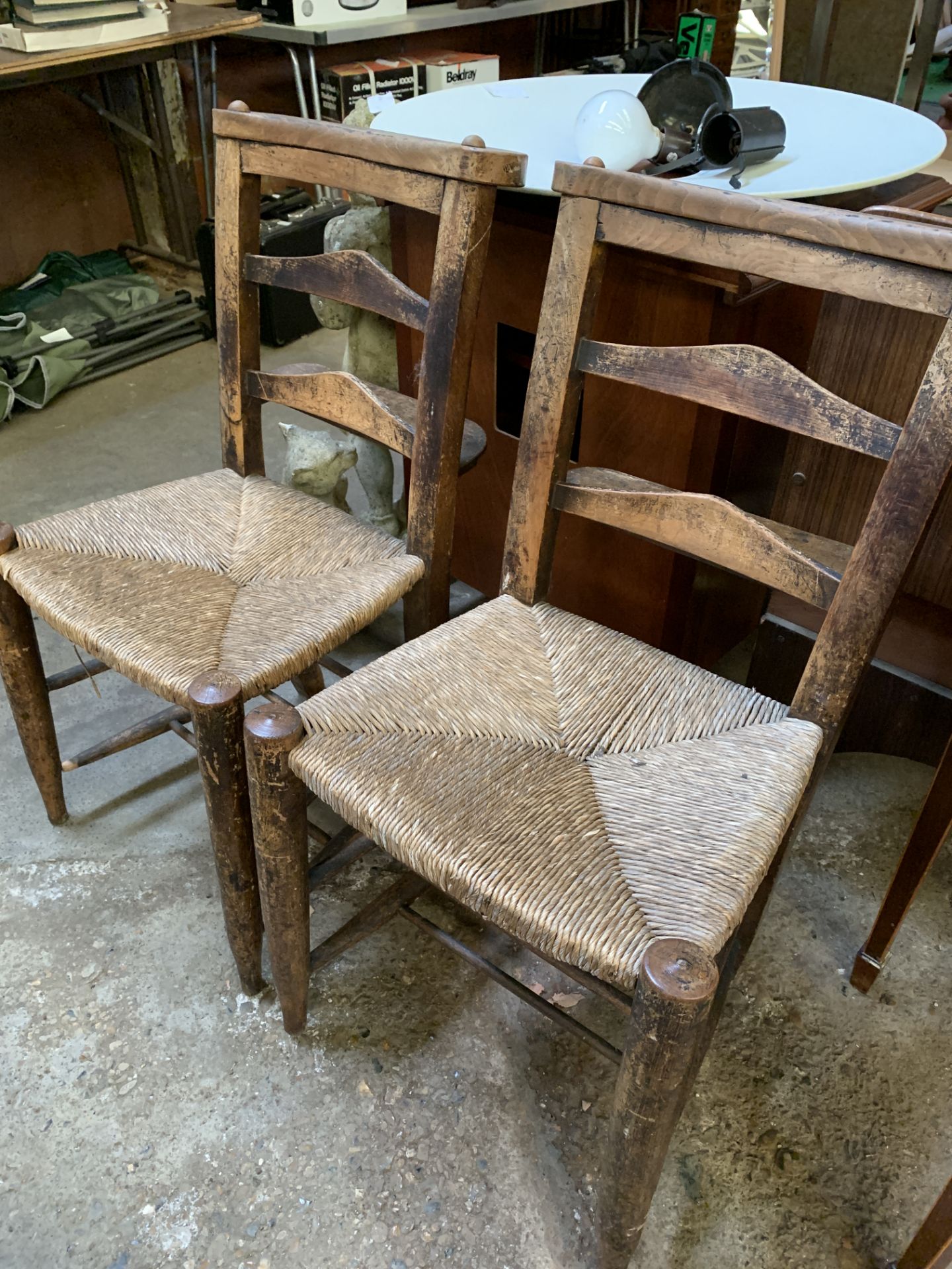 Two pine Chapel chairs with a rear shelf - Bild 4 aus 4