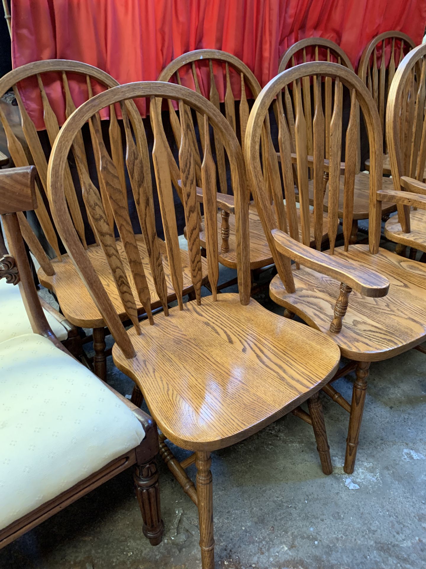 Eight Windsor style oak chairs. - Bild 4 aus 6