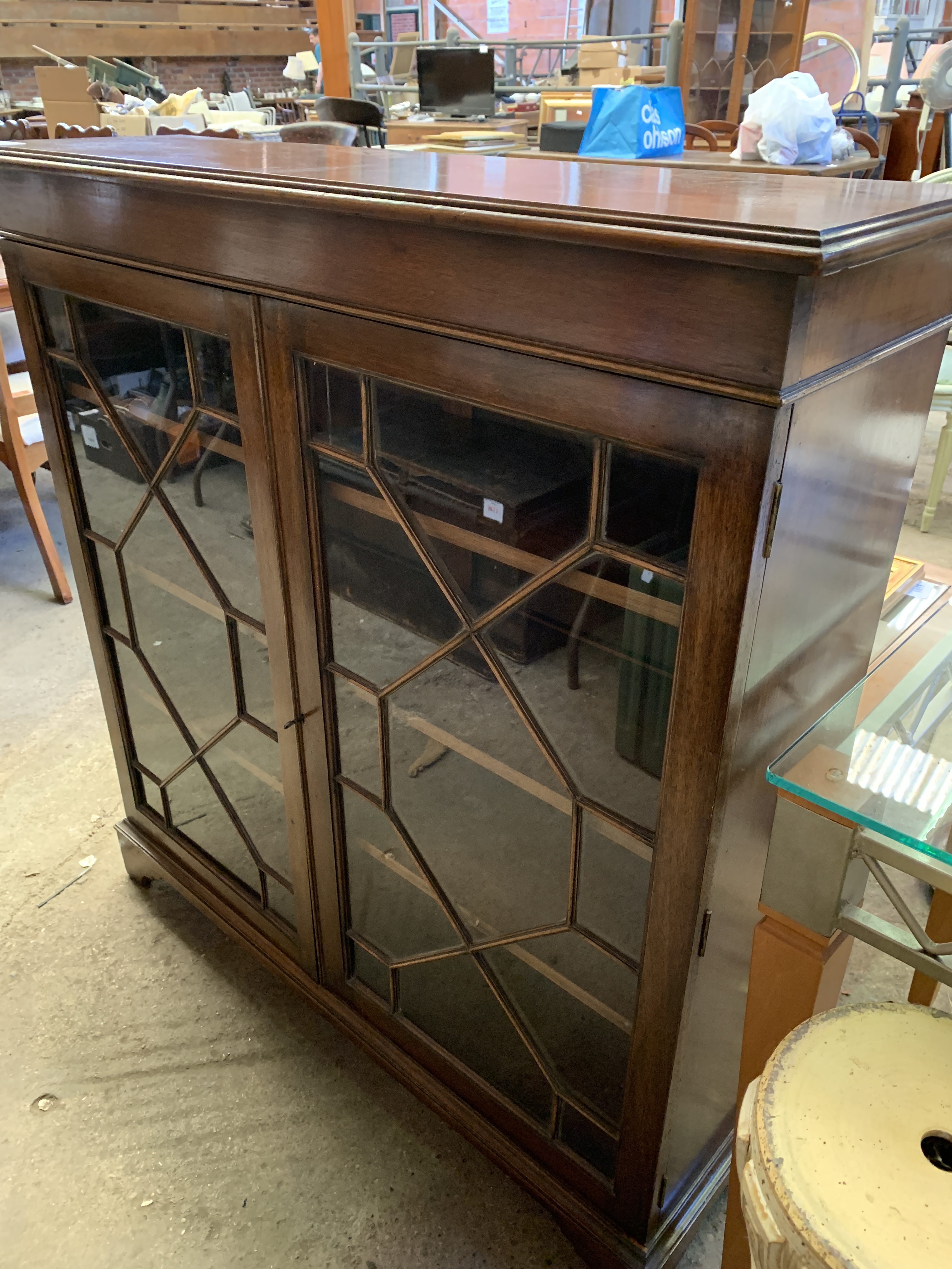 A mahogany glass fronted bookcase - Image 3 of 4