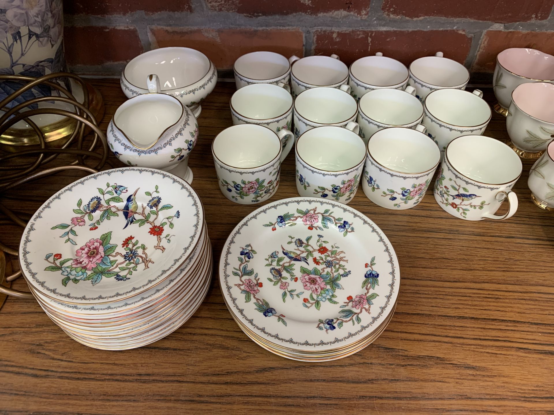 Royal Albert part tea and coffee set, together with an Aynsley part coffee set, and 2 table lamps - Image 6 of 6