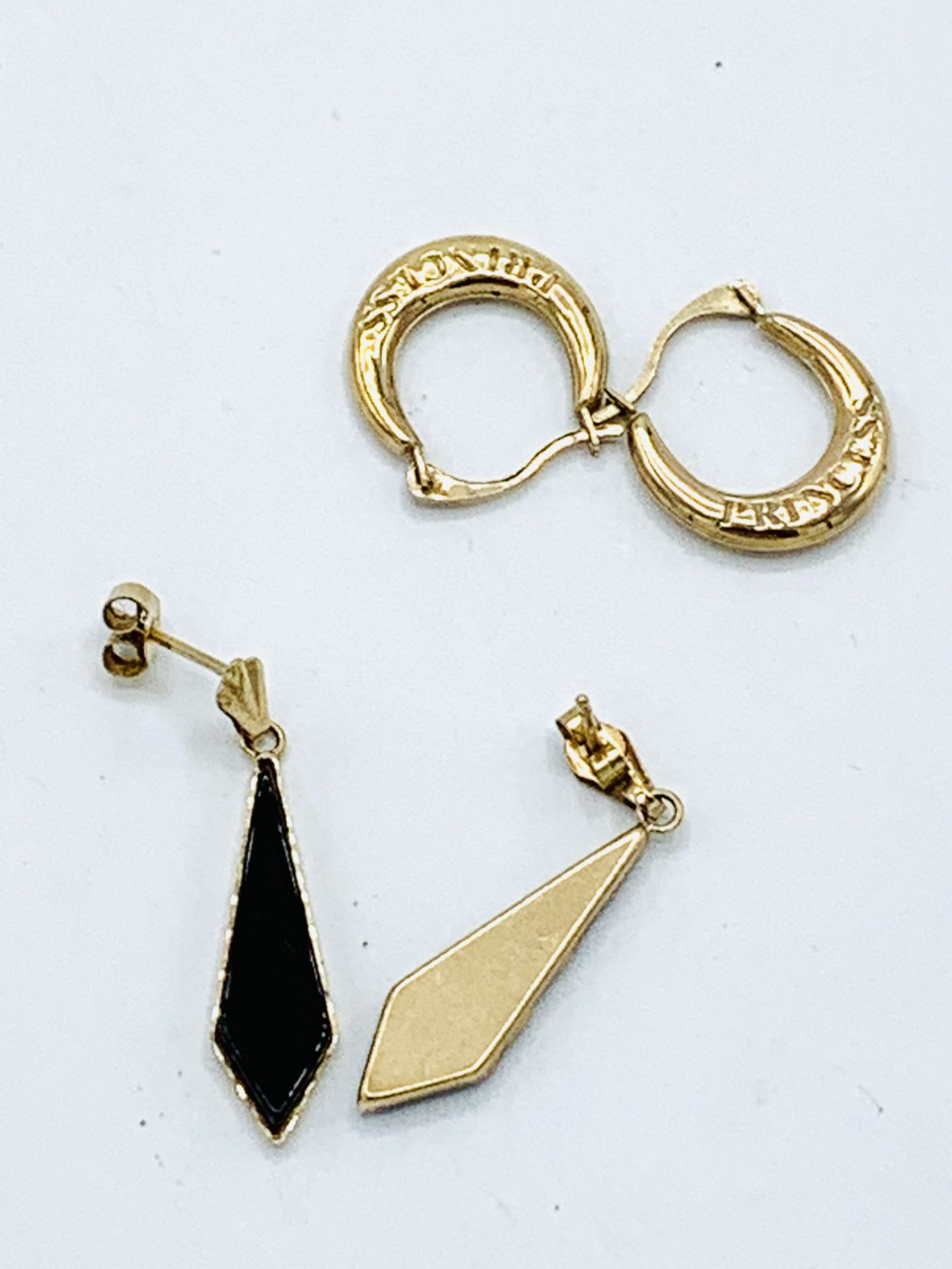 Two pairs of 9ct gold earrings - Image 2 of 2