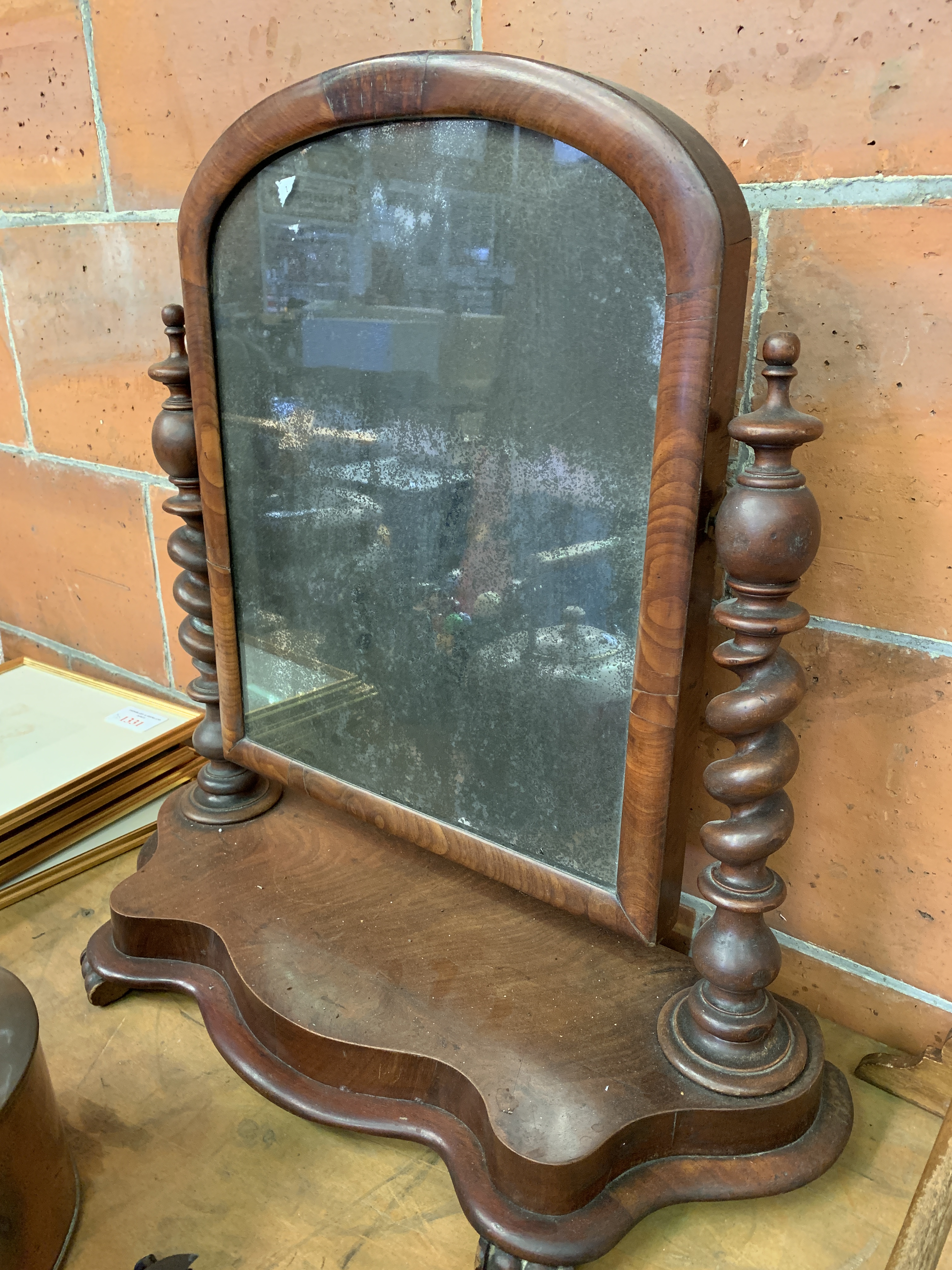 A wall mirror with marble shelf, together with a toilet mirror on mahogany stand - Image 5 of 5