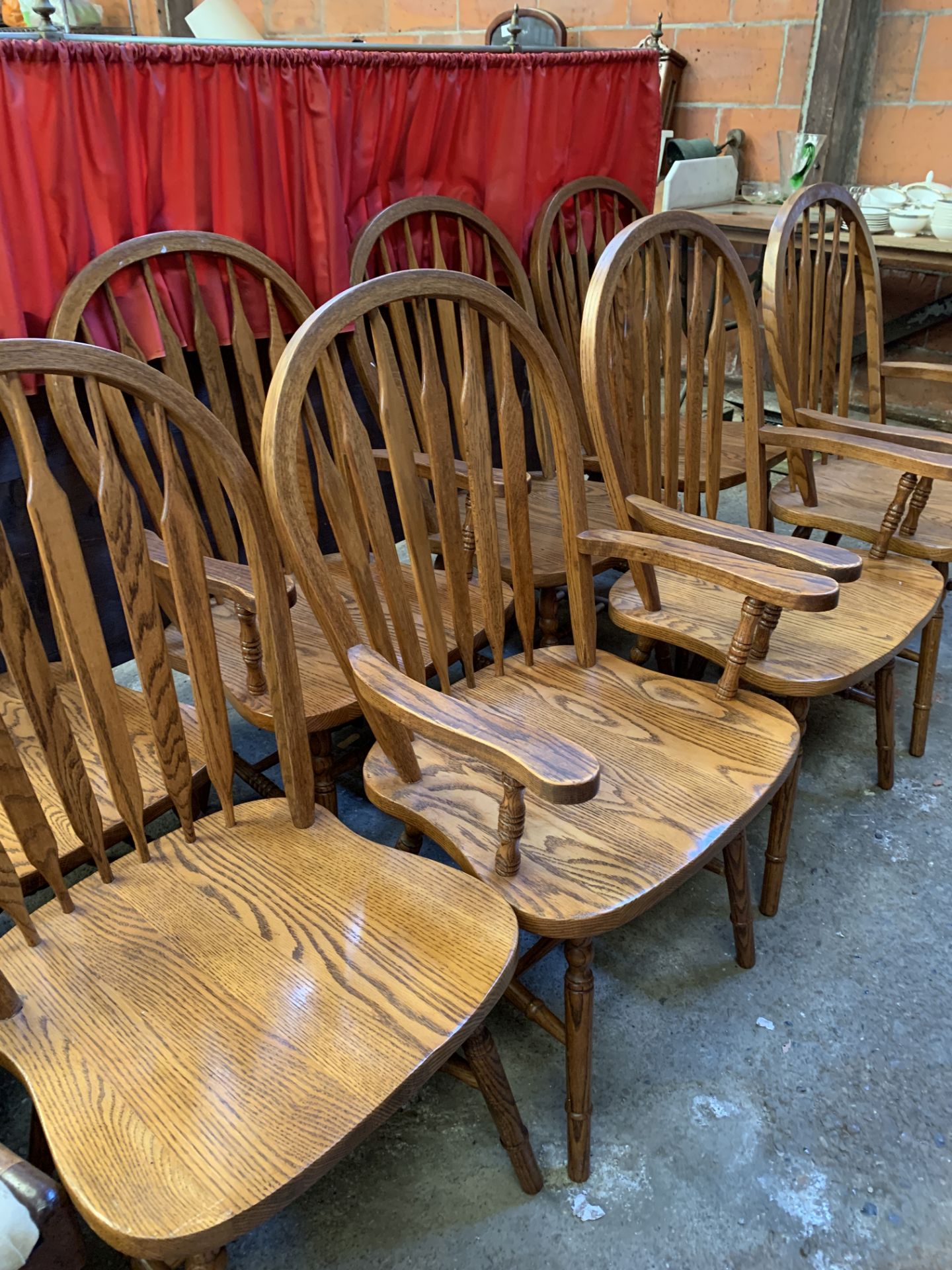 Eight Windsor style oak chairs. - Bild 5 aus 6