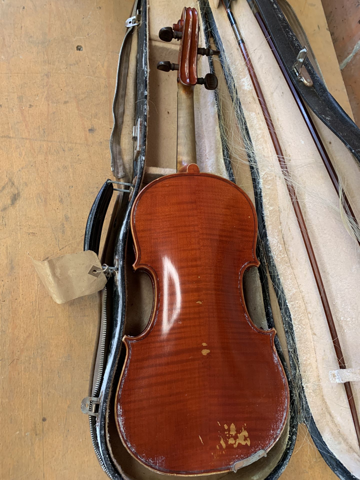 A Luthier Buthod violin in case with two bows, together with another violin - Bild 3 aus 20