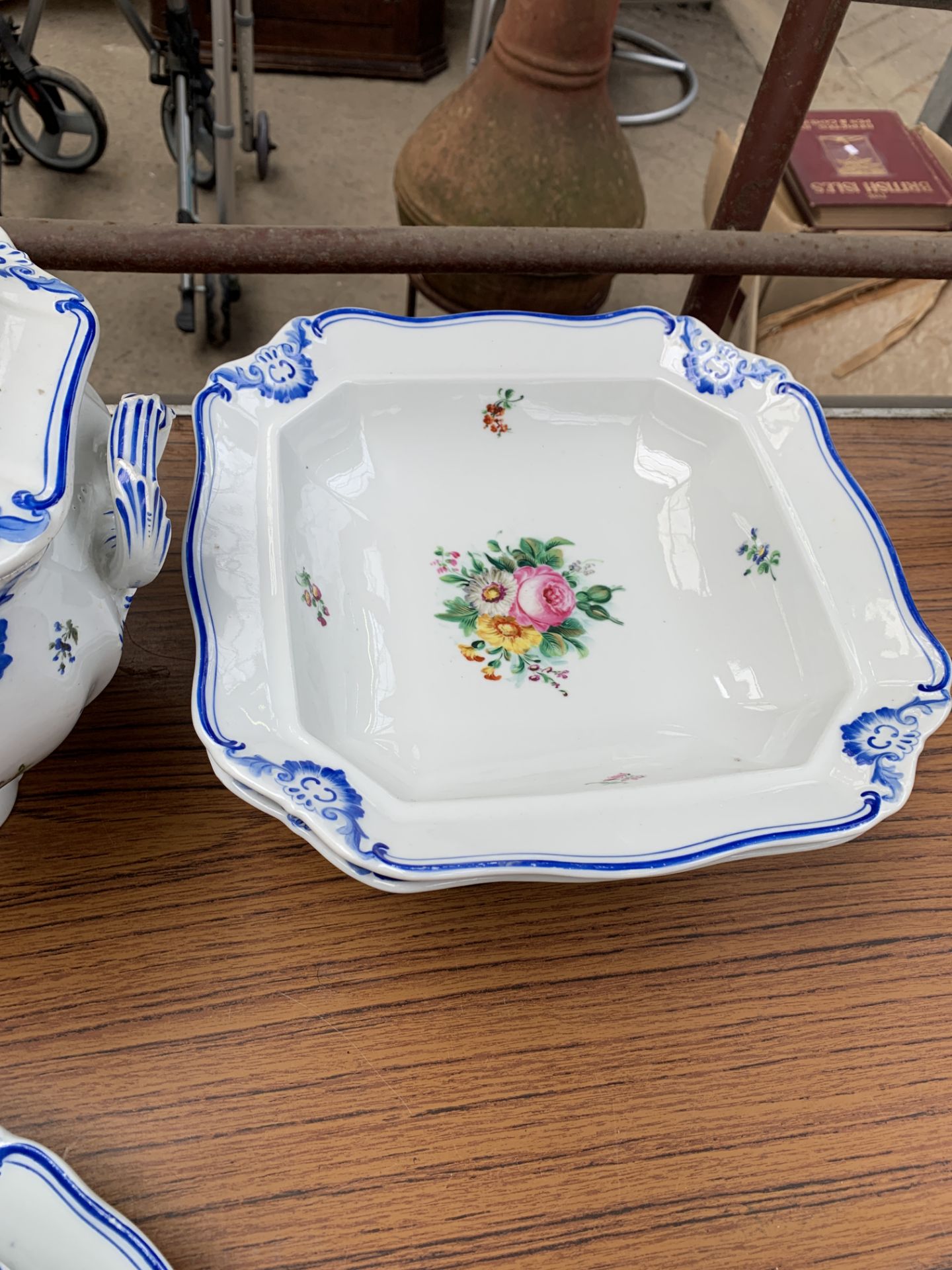 Blue and white Vista Alegre part tea set; together with a quantity of china - Image 3 of 6