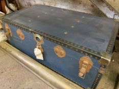 Blue fibre travelling trunk