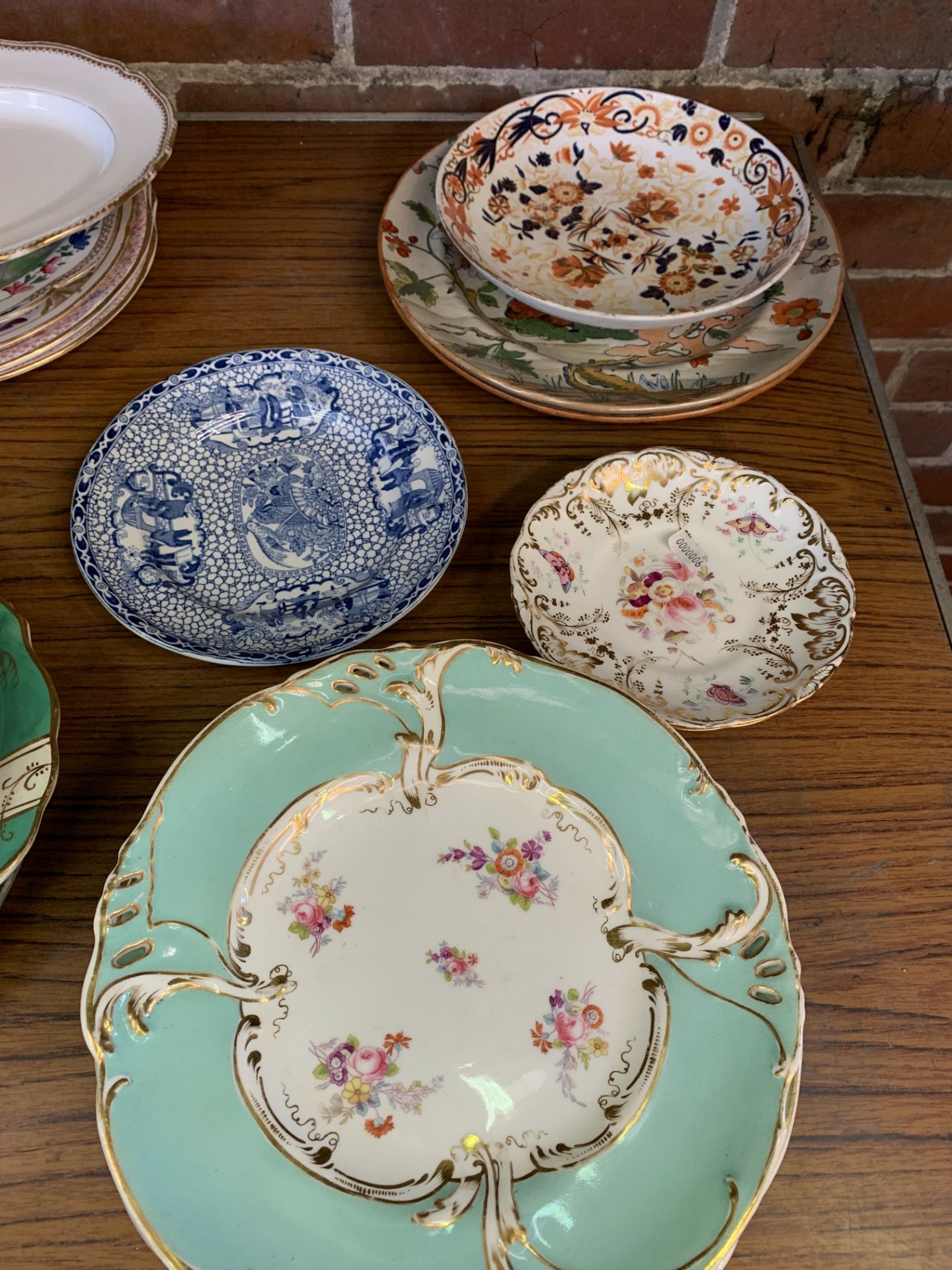 Quantity of decorative china plates, to include Wedgewood, Mason's and Minton - Image 2 of 6