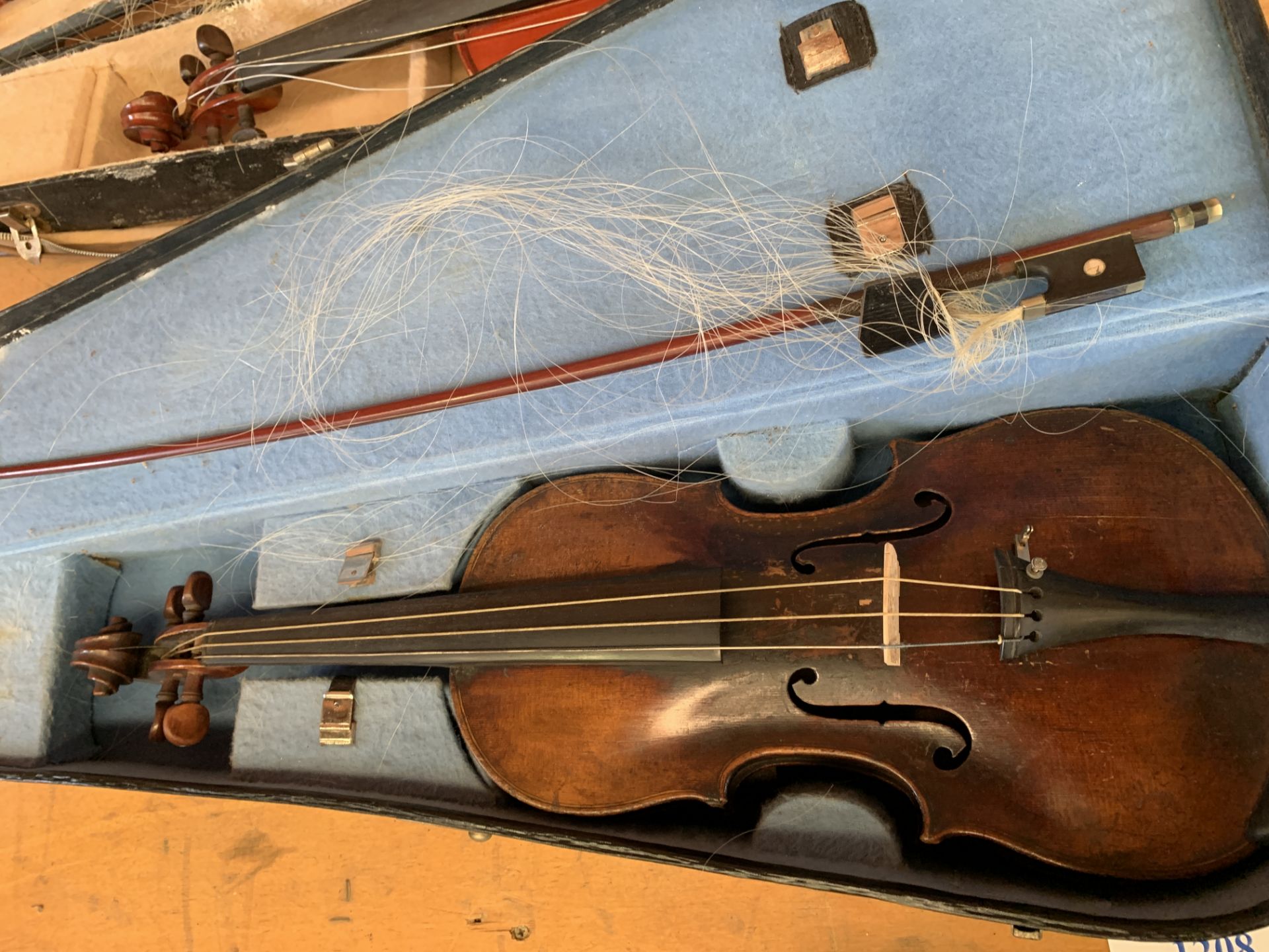A Luthier Buthod violin in case with two bows, together with another violin - Bild 4 aus 20