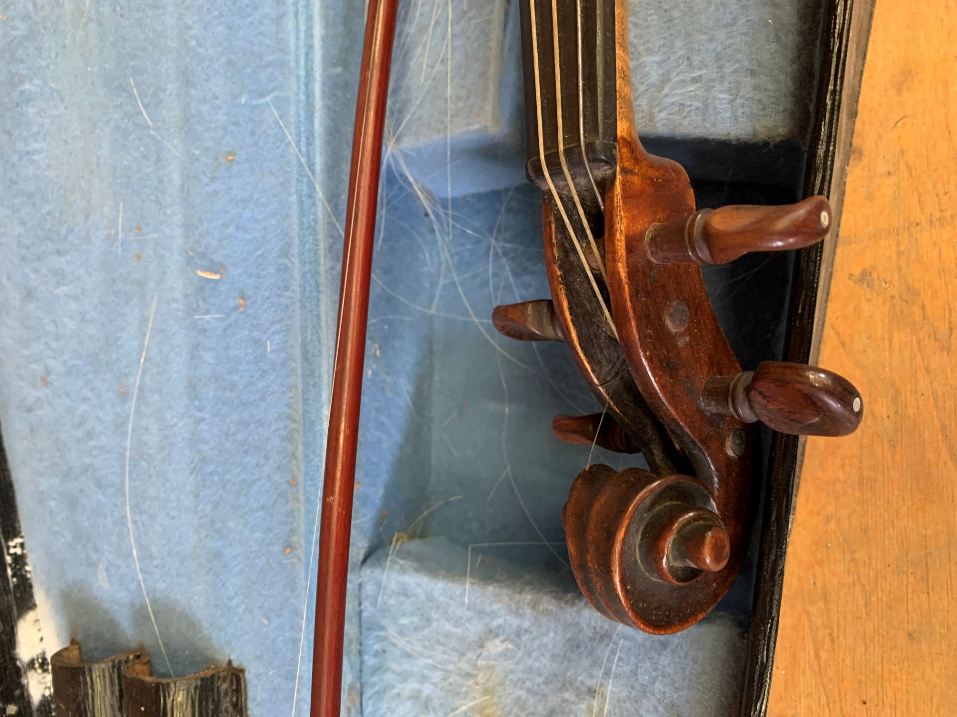 A Luthier Buthod violin in case with two bows, together with another violin - Bild 17 aus 20