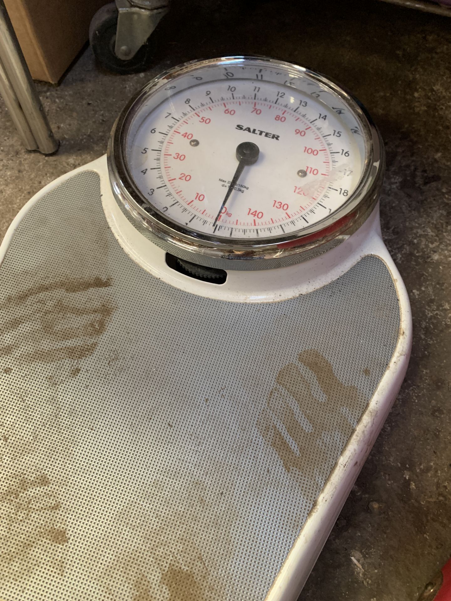 A set of Salter bathroom scales - Bild 2 aus 2