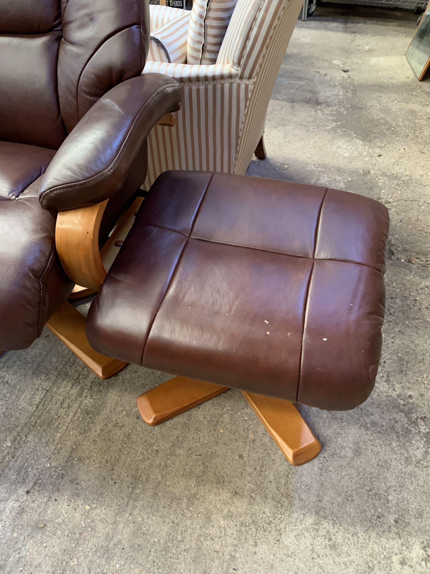 Leather effect swivel chair - Bild 3 aus 5