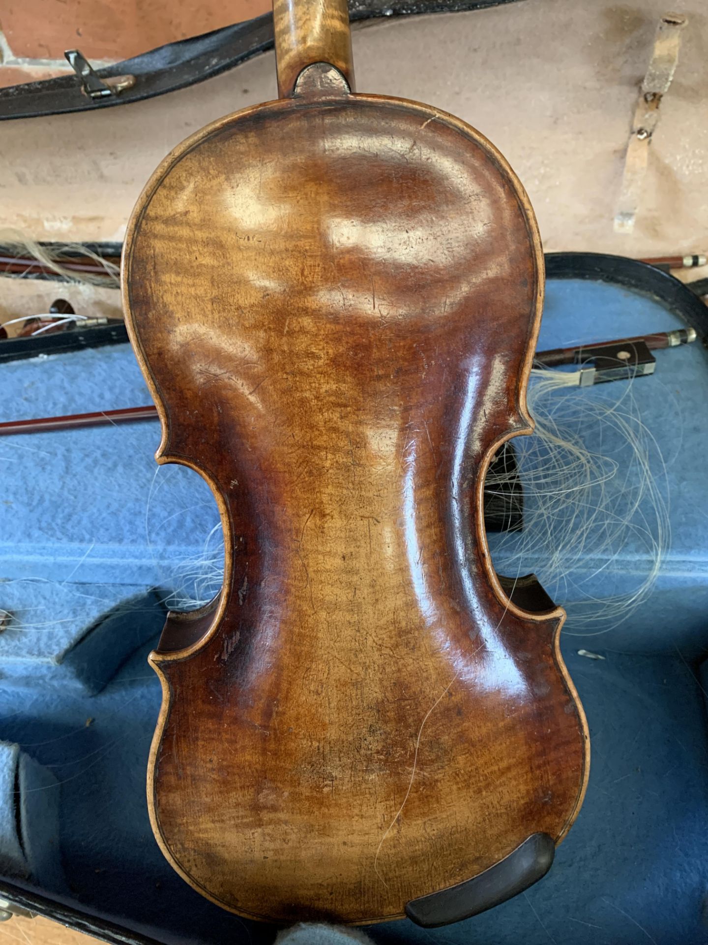 A Luthier Buthod violin in case with two bows, together with another violin - Bild 14 aus 20