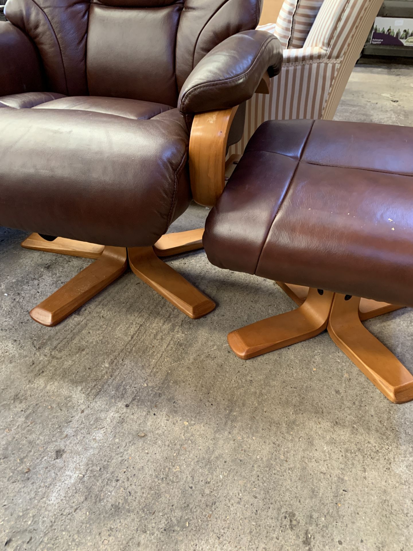 Leather effect swivel chair - Bild 4 aus 5