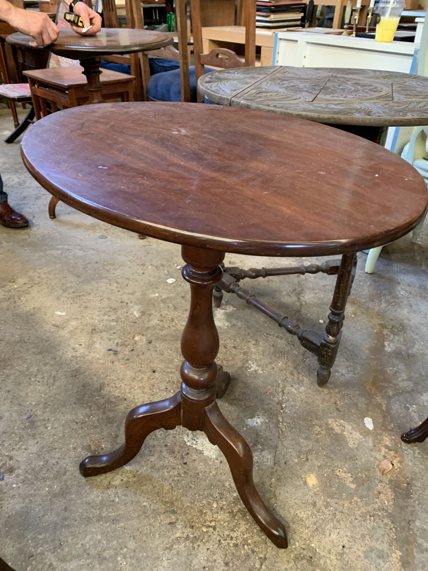 Table with circular top and two tilt top tables - Bild 5 aus 9