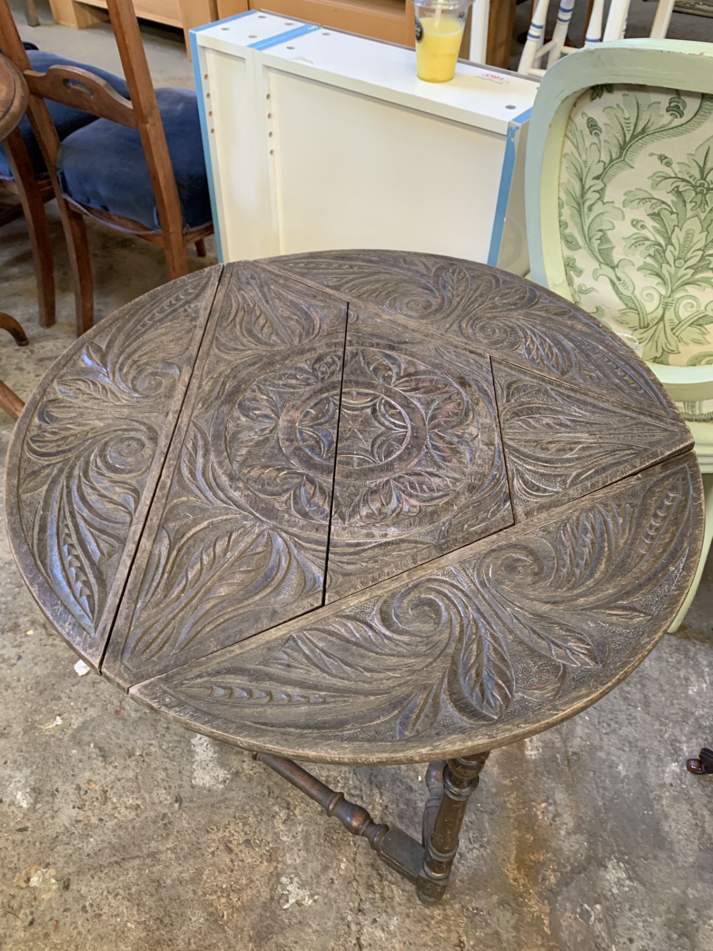 Table with circular top and two tilt top tables - Bild 2 aus 9