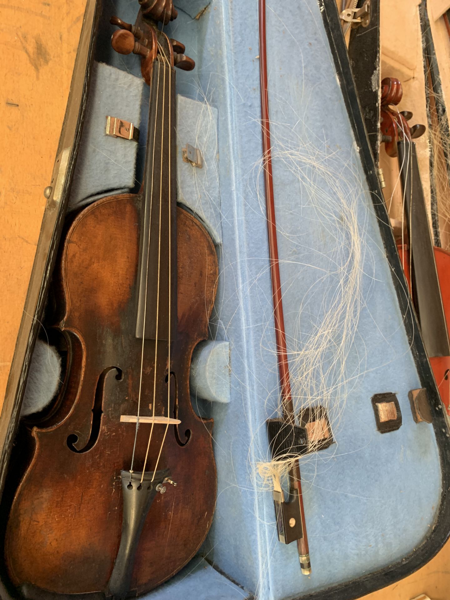 A Luthier Buthod violin in case with two bows, together with another violin - Bild 5 aus 20