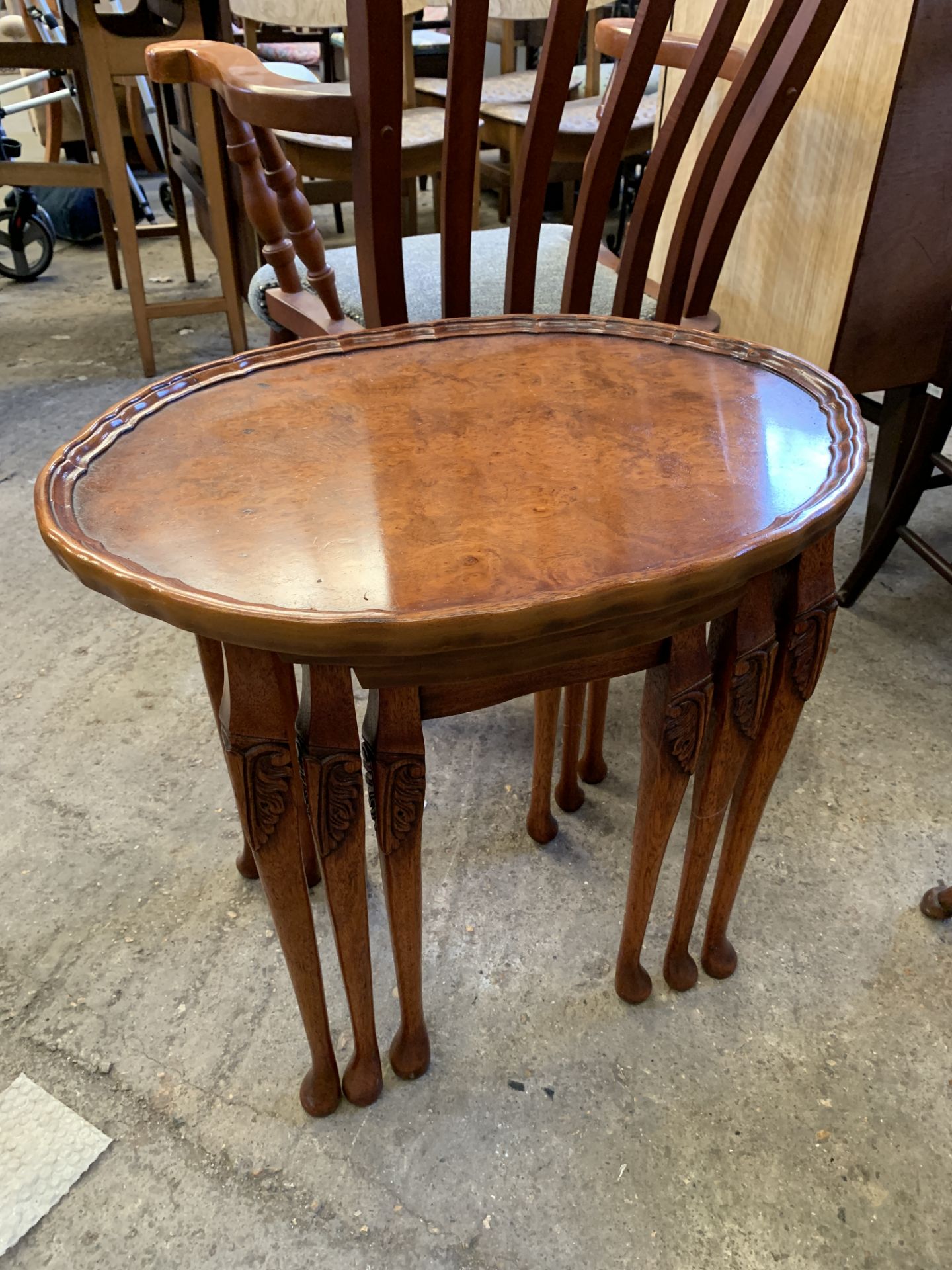 Walnut and mahogany nest of three tables - Bild 4 aus 4