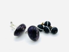 A pair of banded agate cufflinks and a pair of amethyst cufflinks