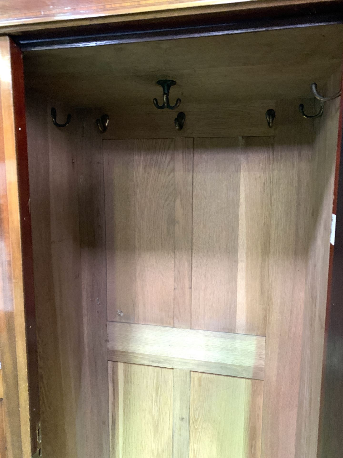 Edwardian banded inlaid mahogany double wardrobe - Bild 2 aus 9