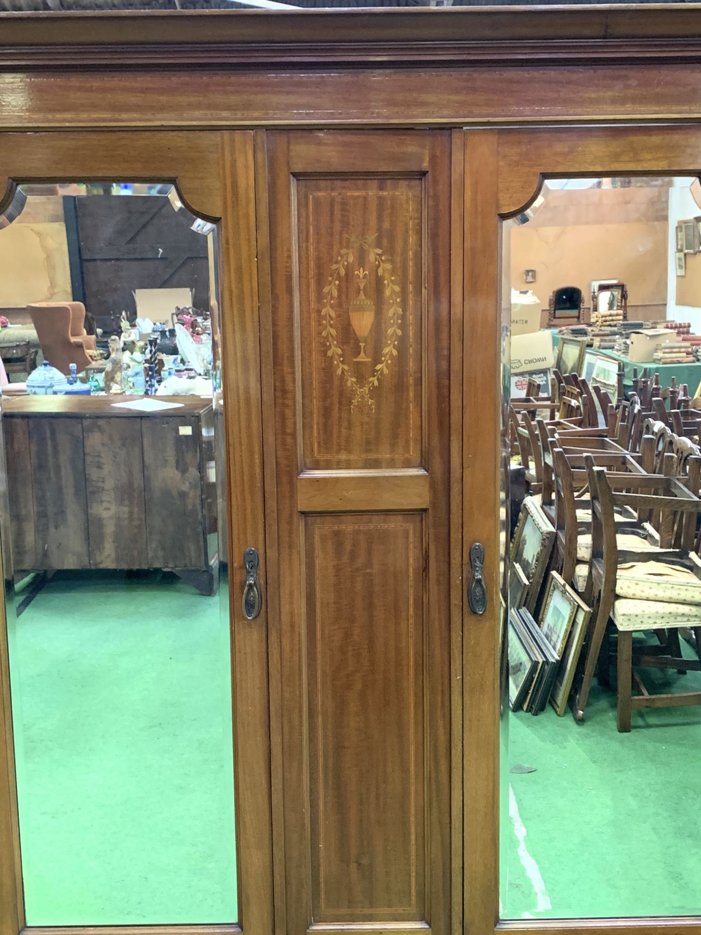 Edwardian banded inlaid mahogany double wardrobe - Bild 7 aus 9