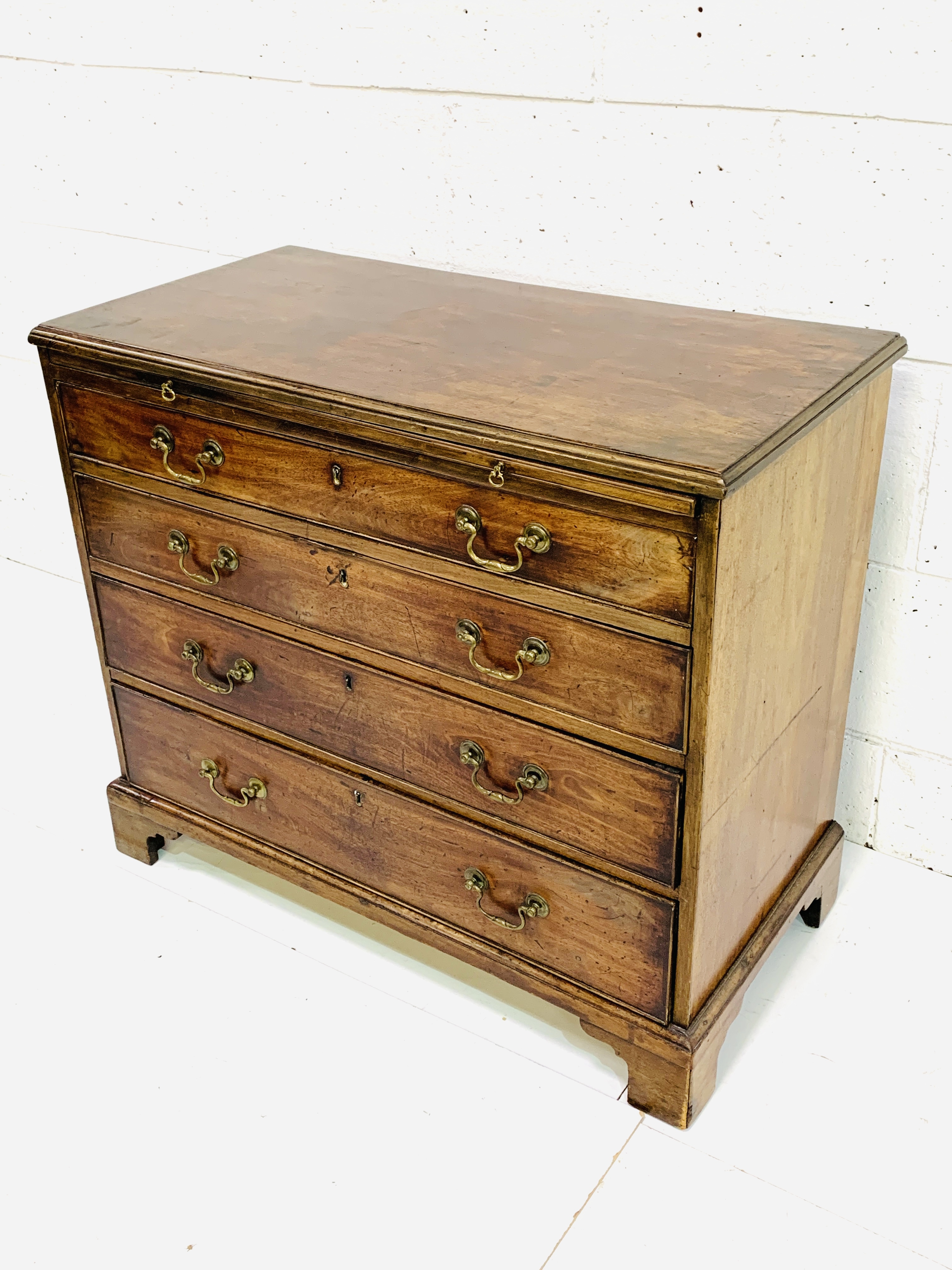 Mid 18th Century mahogany chest of four graduated drawers