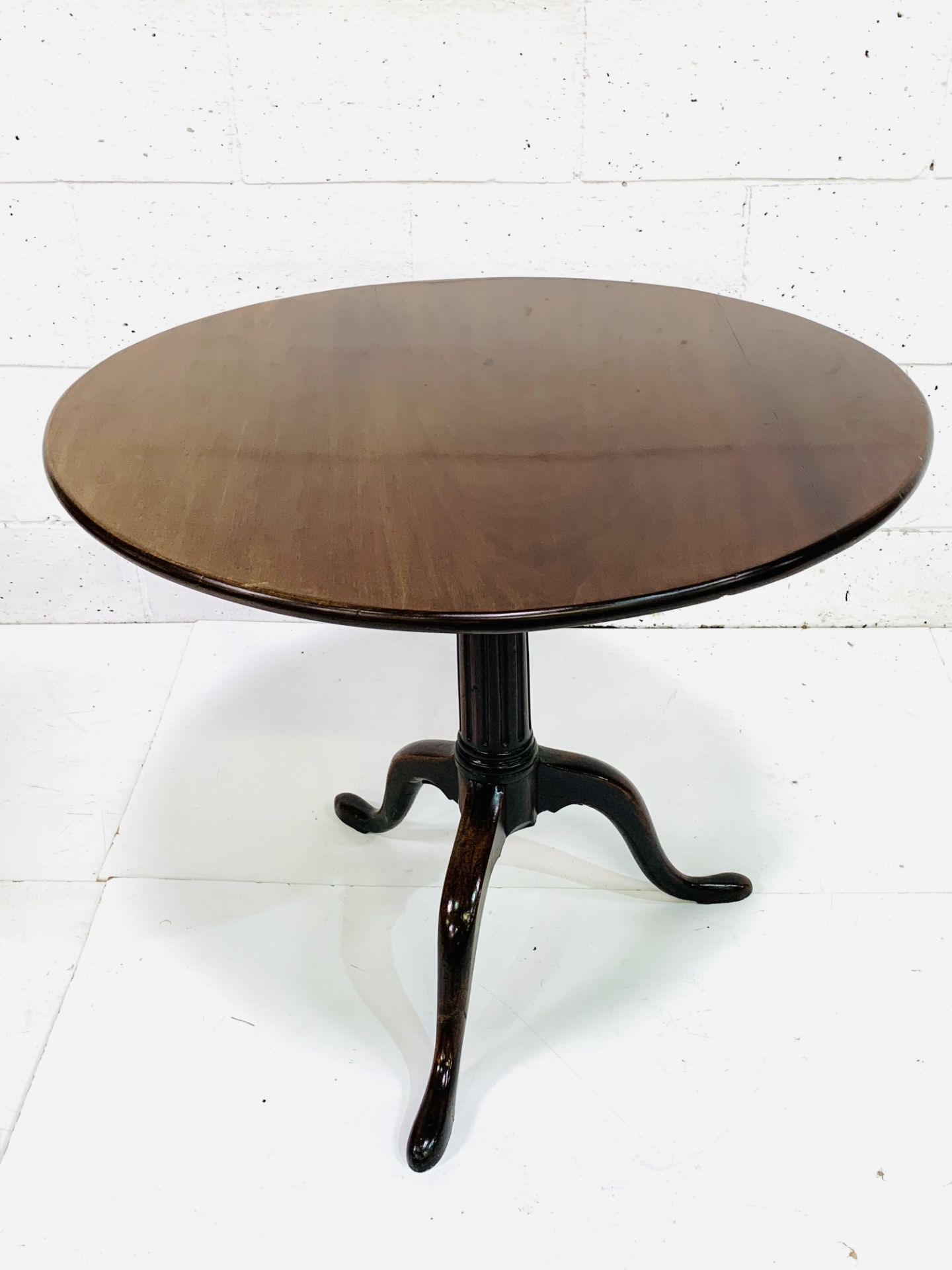 Georgian mahogany circular tilt top table